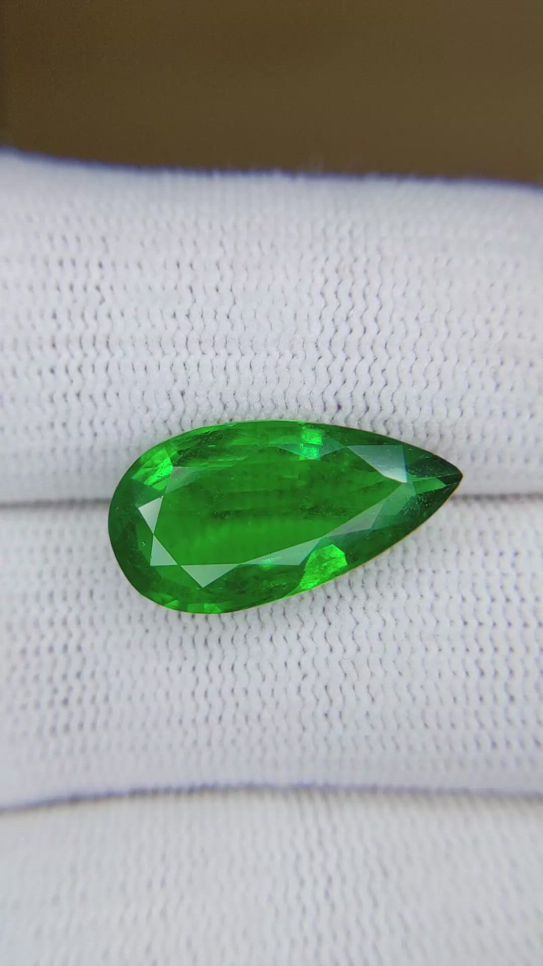 5.64 Ct. Emerald from Zambia Size Video
