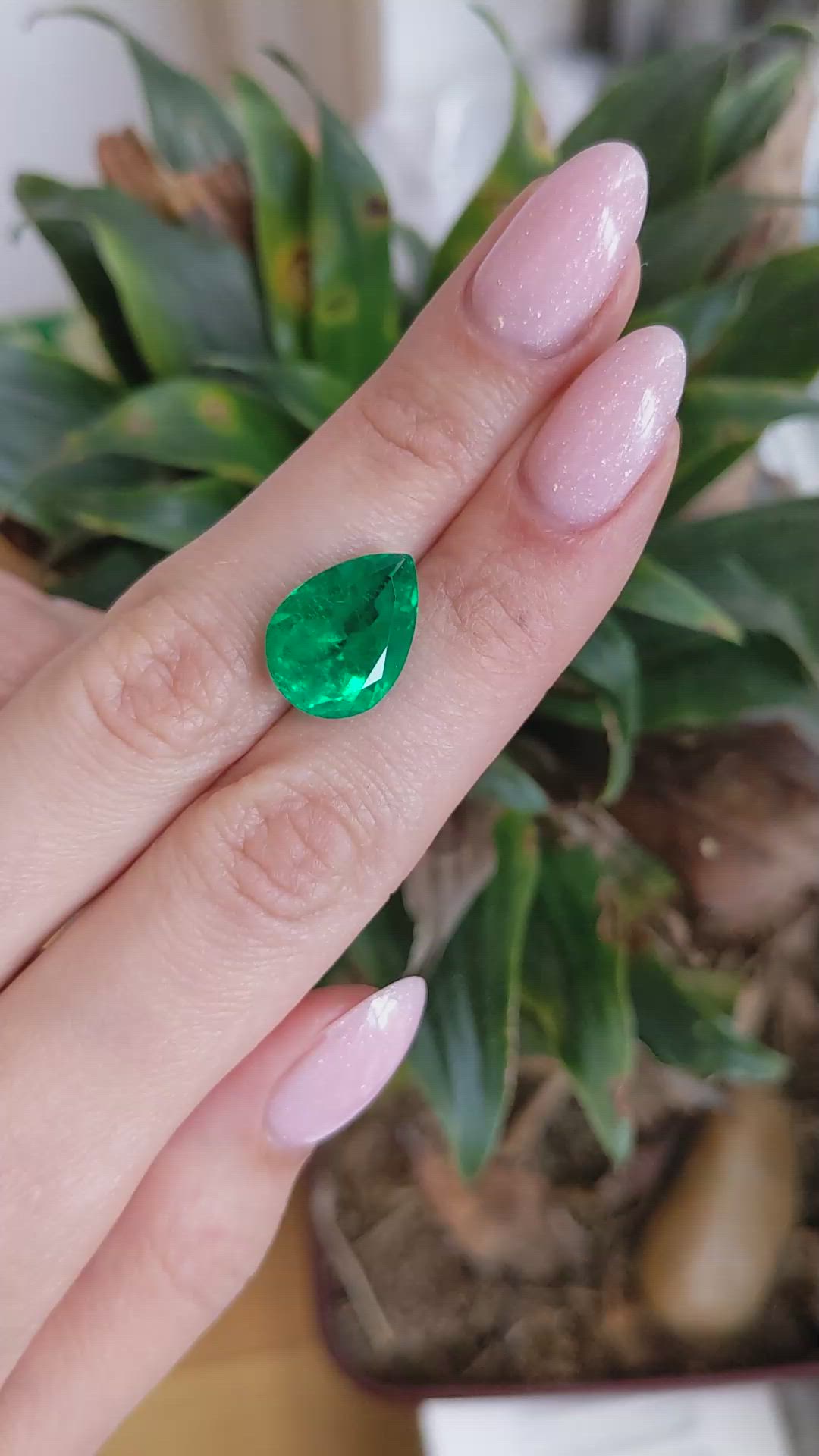 8.45 Ct. Emerald from Colombia - Muzo Size Video