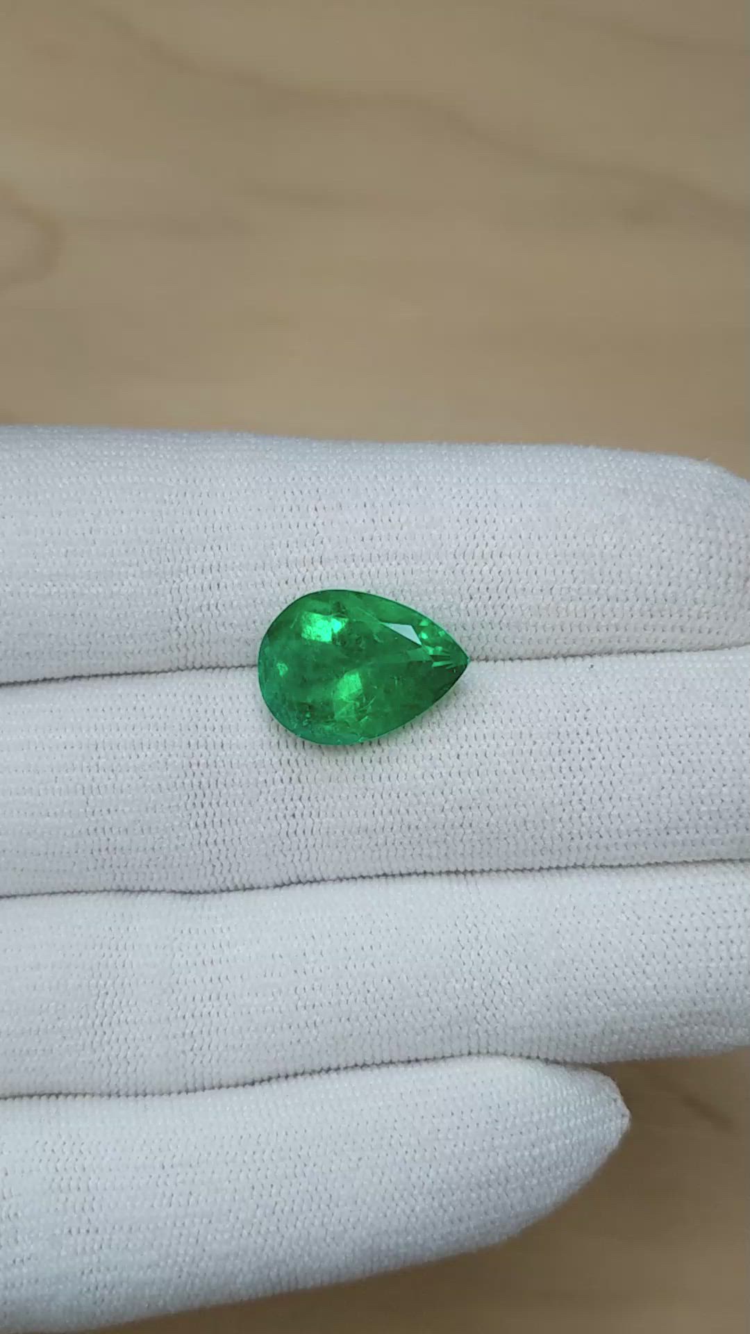 8.45 Ct. Emerald from Colombia - Muzo Size Video