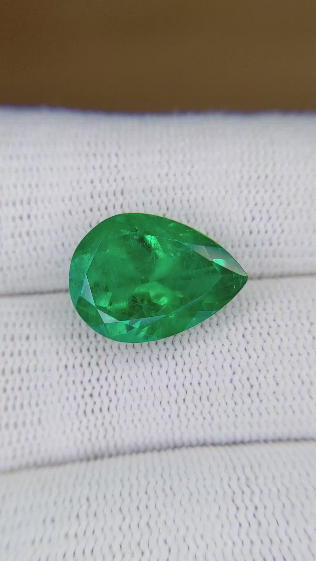 8.45 Ct. Emerald from Colombia - Muzo Size Video