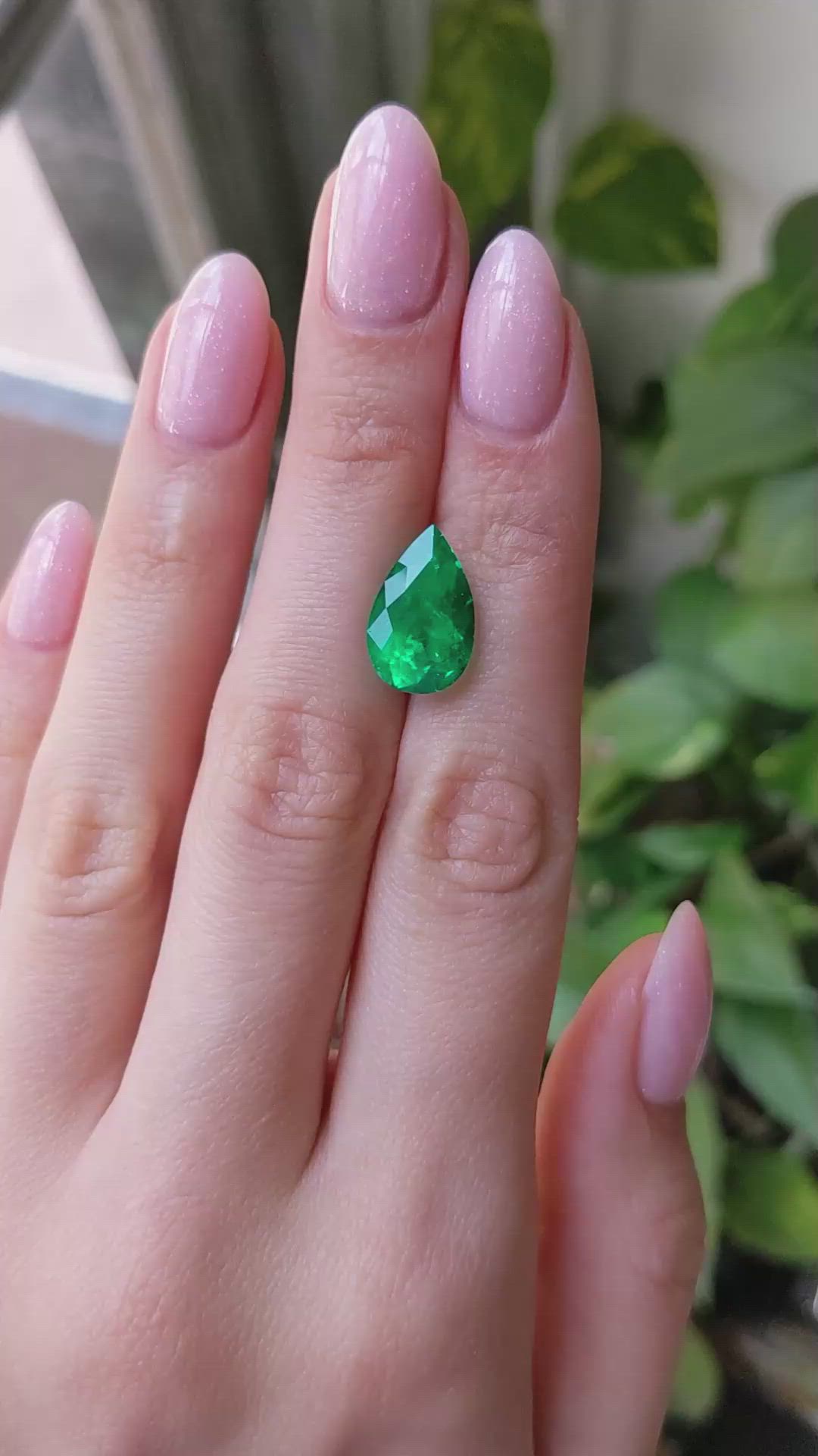 6.10 Ct. Emerald from Colombia - Muzo Size Video