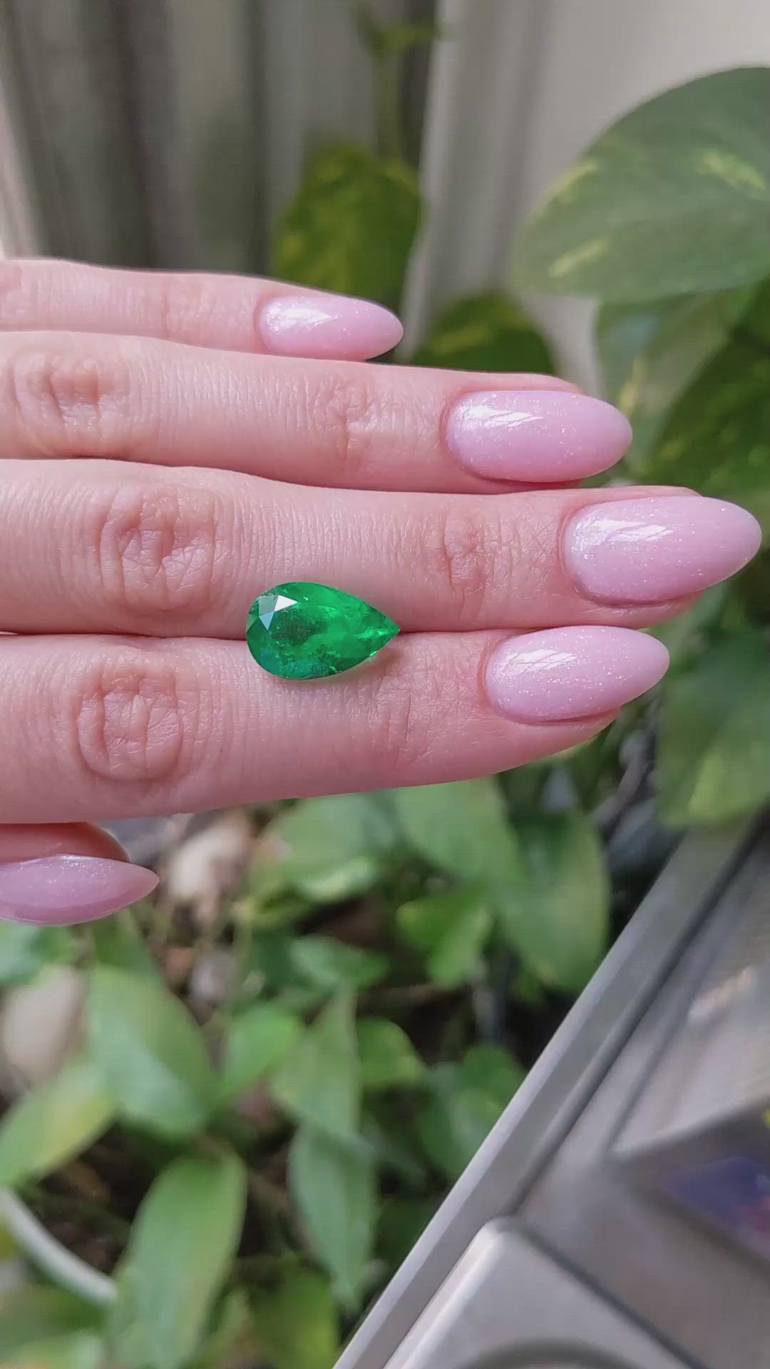 6.10 Ct. Emerald from Colombia - Muzo Size Video