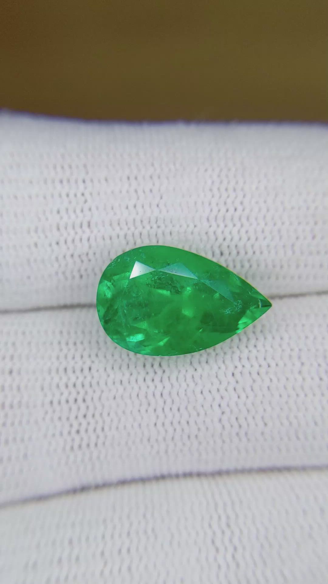6.10 Ct. Emerald from Colombia - Muzo Size Video