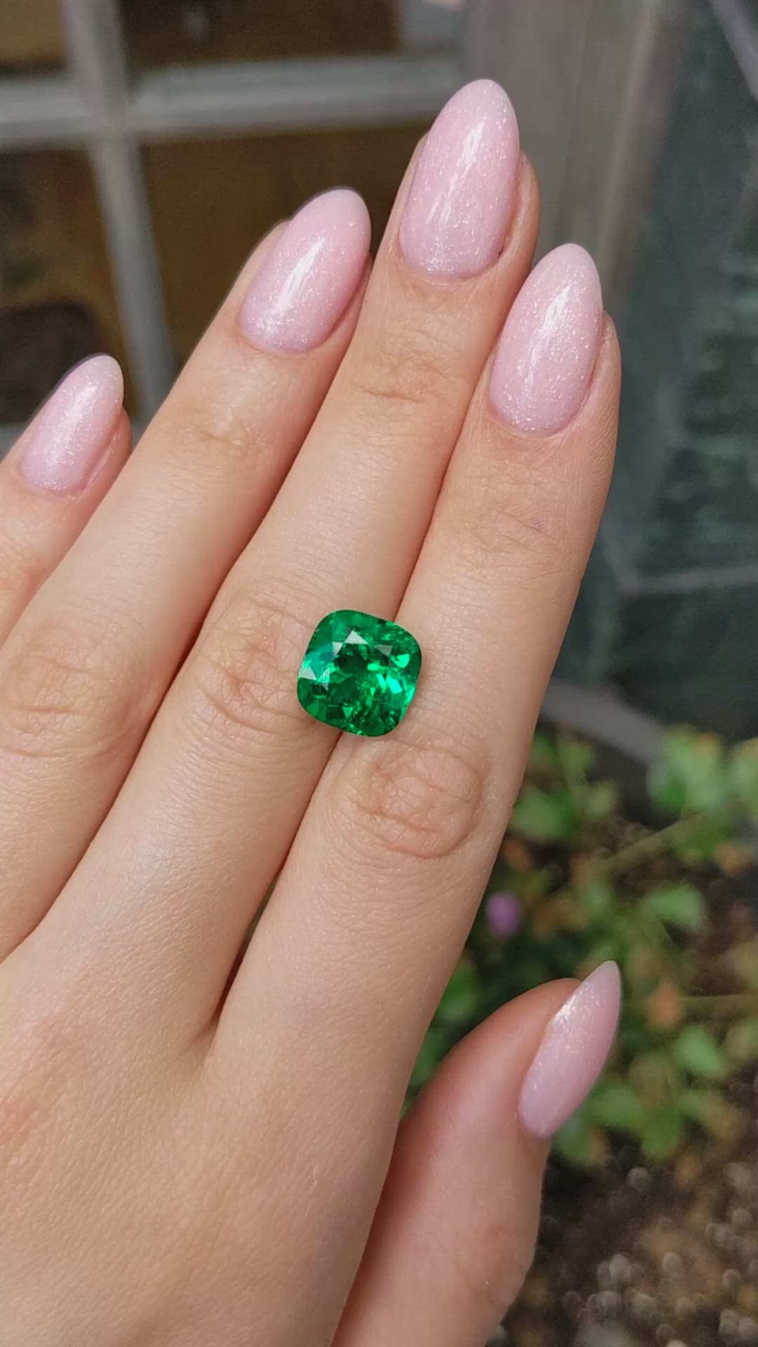 5.71 Ct. Emerald from Colombia - Muzo Size Video