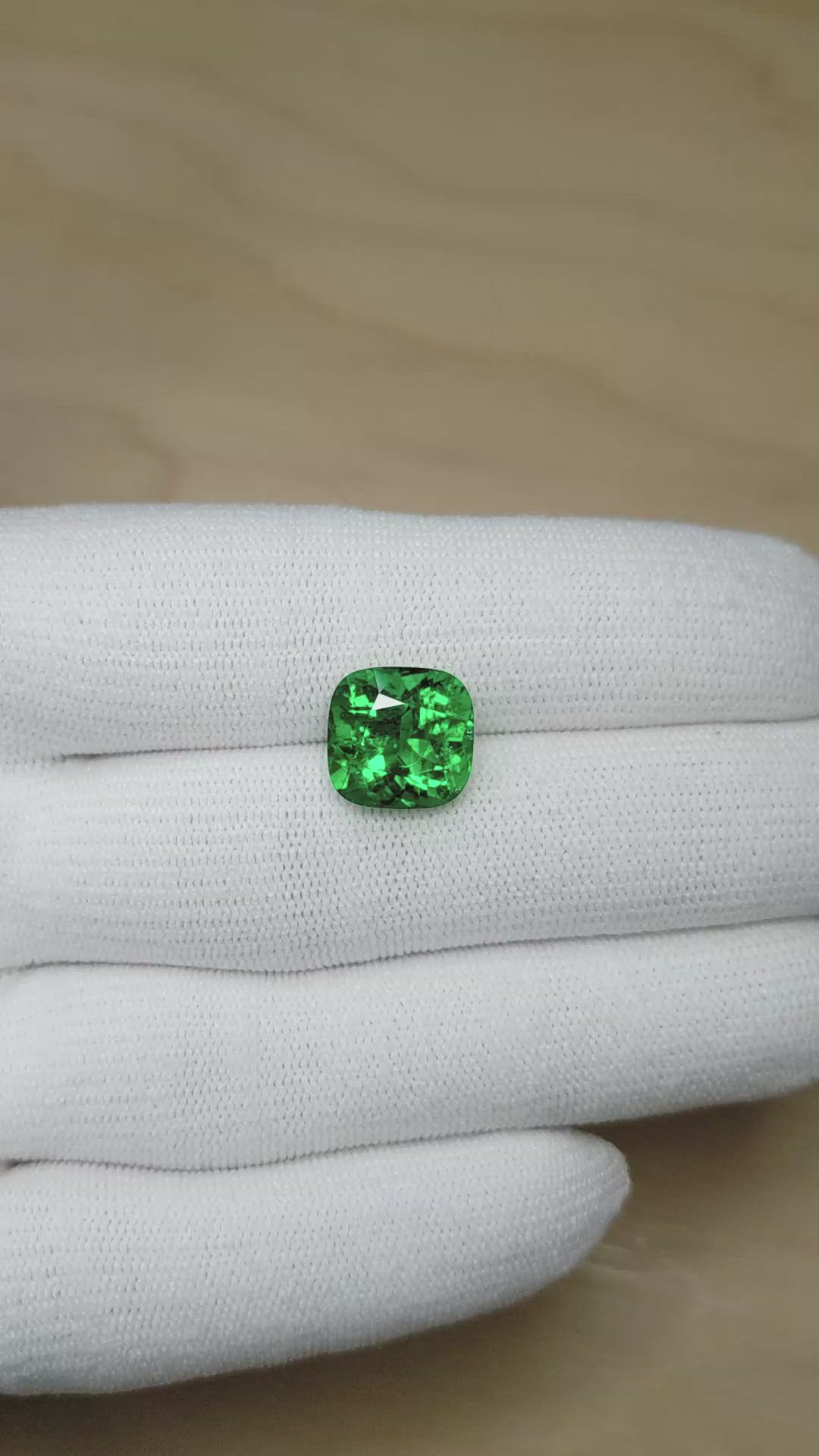 5.71 Ct. Emerald from Colombia - Muzo Size Video
