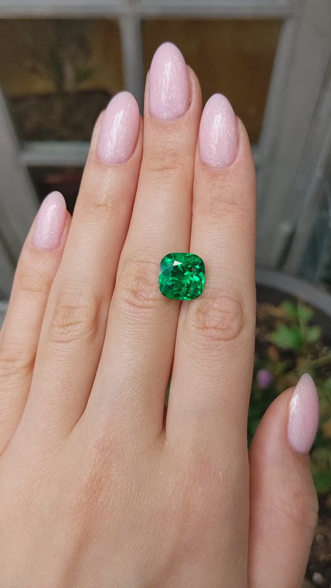5.71 Ct. Emerald from Colombia - Muzo Size Video