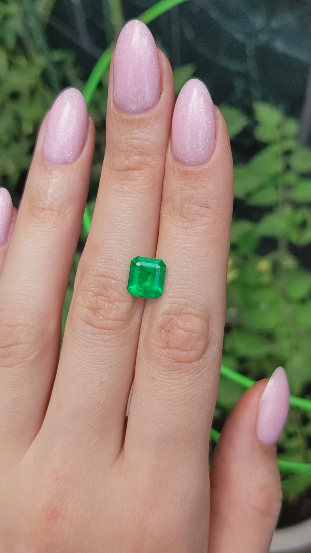 2.38 Ct. Emerald from Colombia - Muzo Size Video