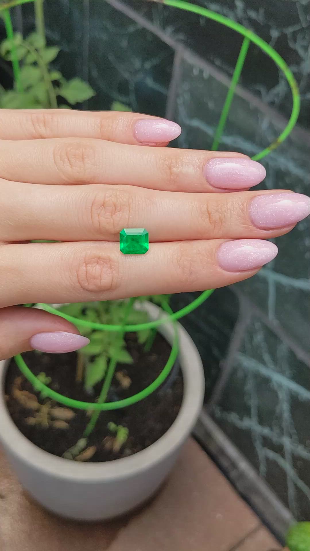 2.38 Ct. Emerald from Colombia - Muzo Size Video