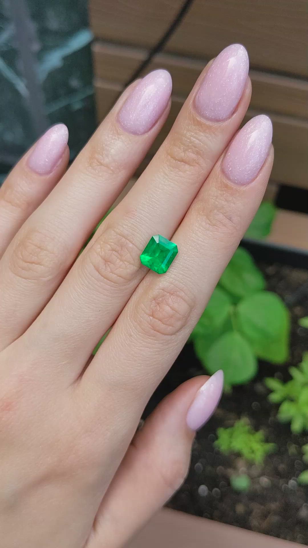 2.38 Ct. Emerald from Colombia - Muzo Size Video