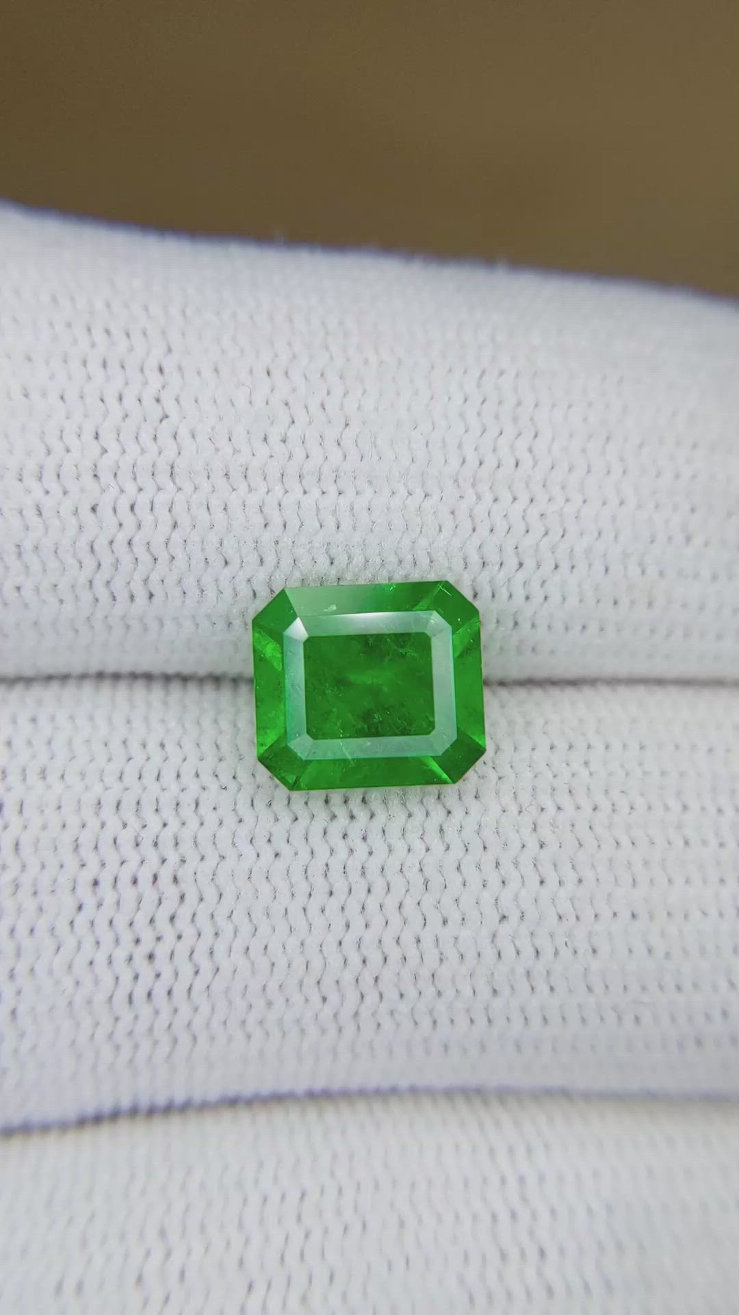 2.38 Ct. Emerald from Colombia - Muzo Size Video