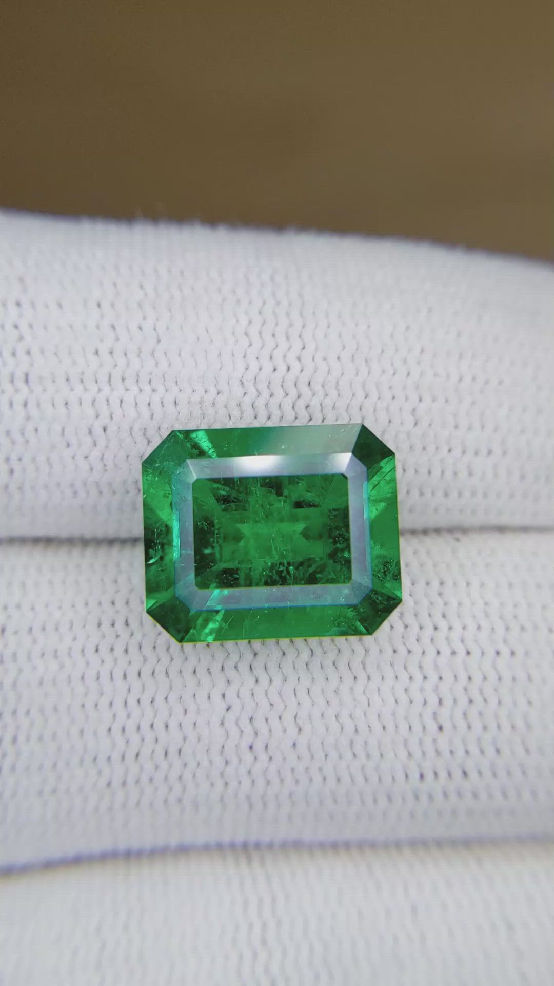 6.22 Ct. Emerald from Colombia - Muzo Size Video