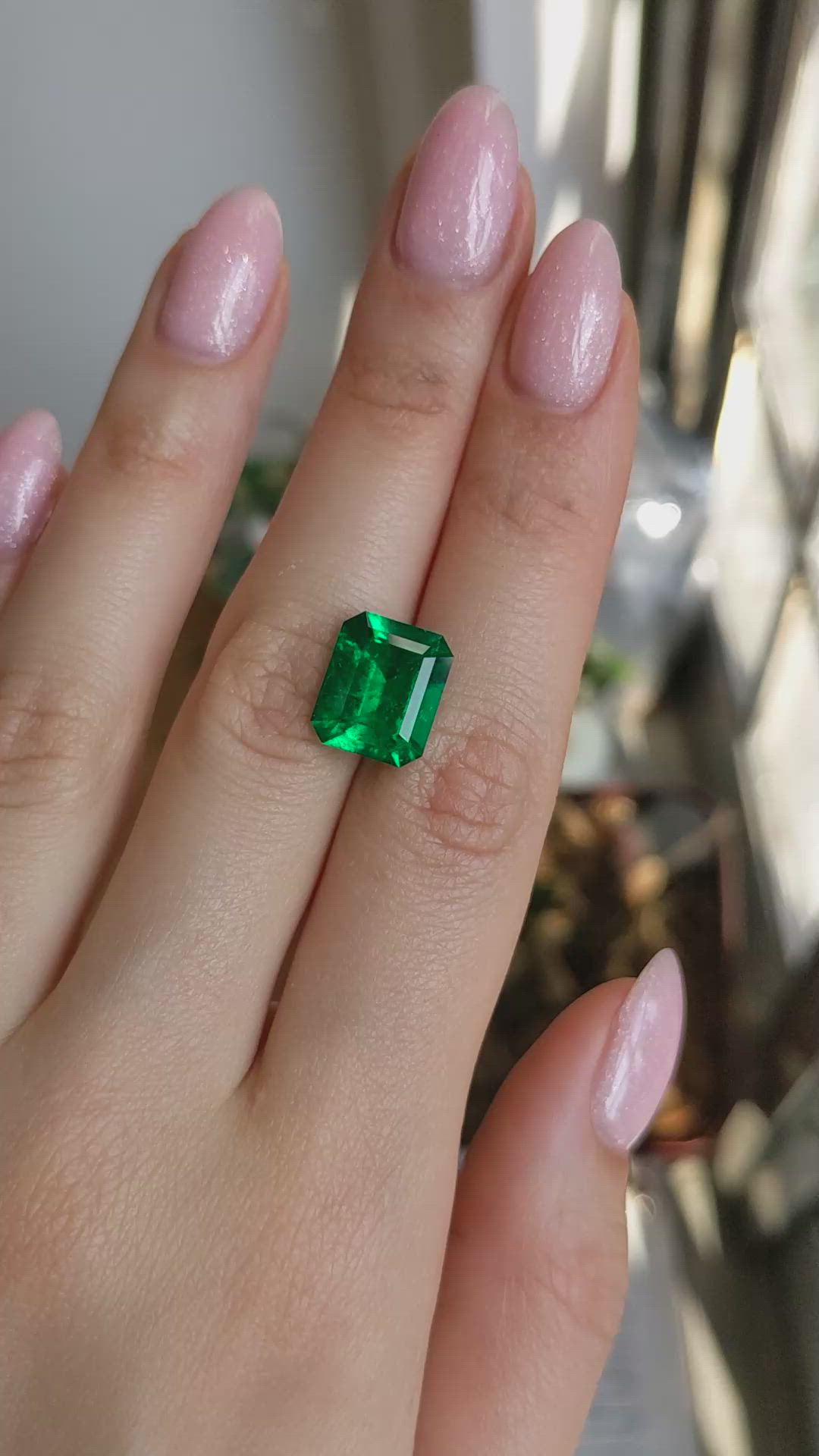 6.22 Ct. Emerald from Colombia - Muzo Size Video