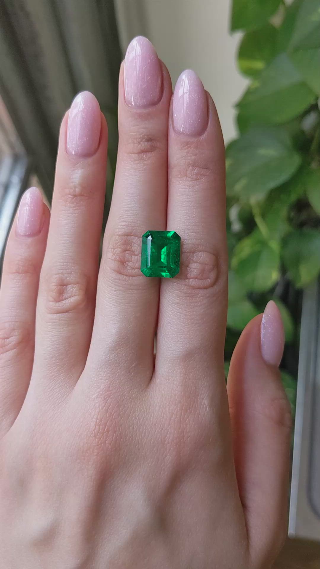 6.22 Ct. Emerald from Colombia - Muzo Size Video