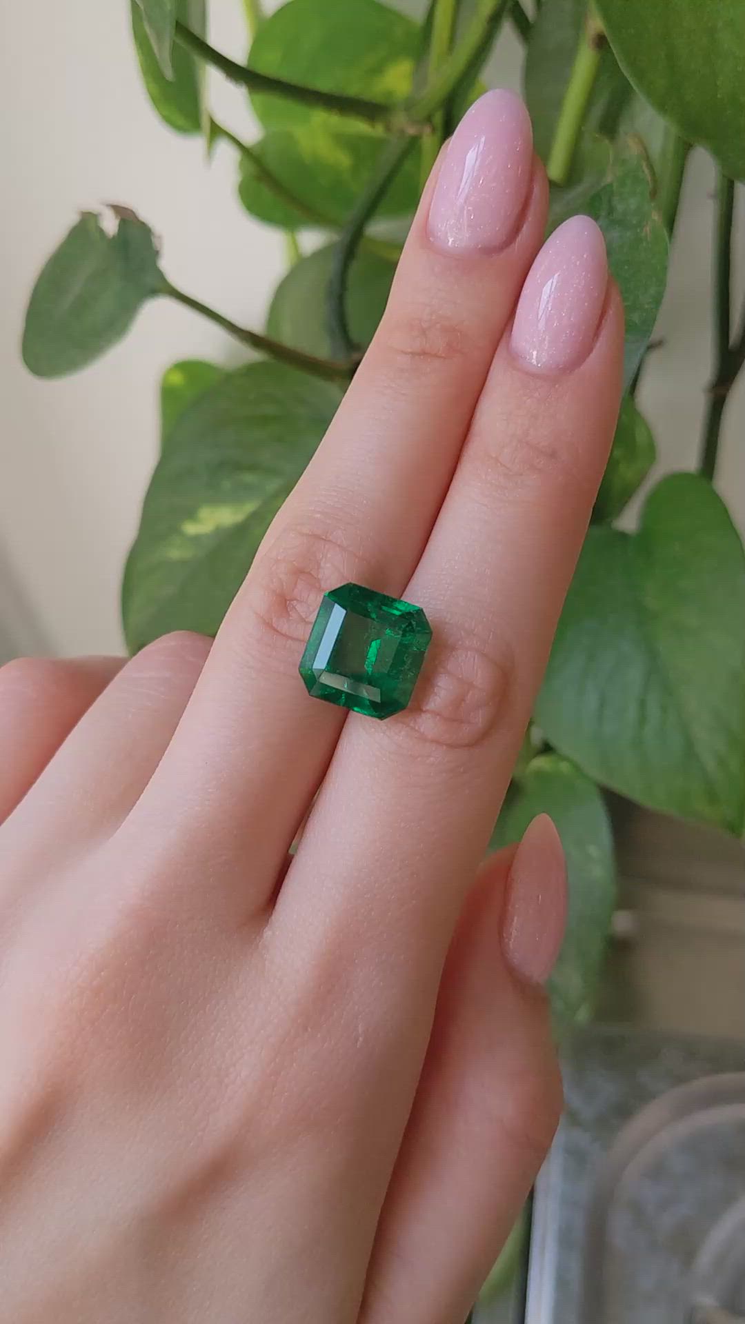 7.97 Ct. Emerald from Colombia - Muzo Size Video