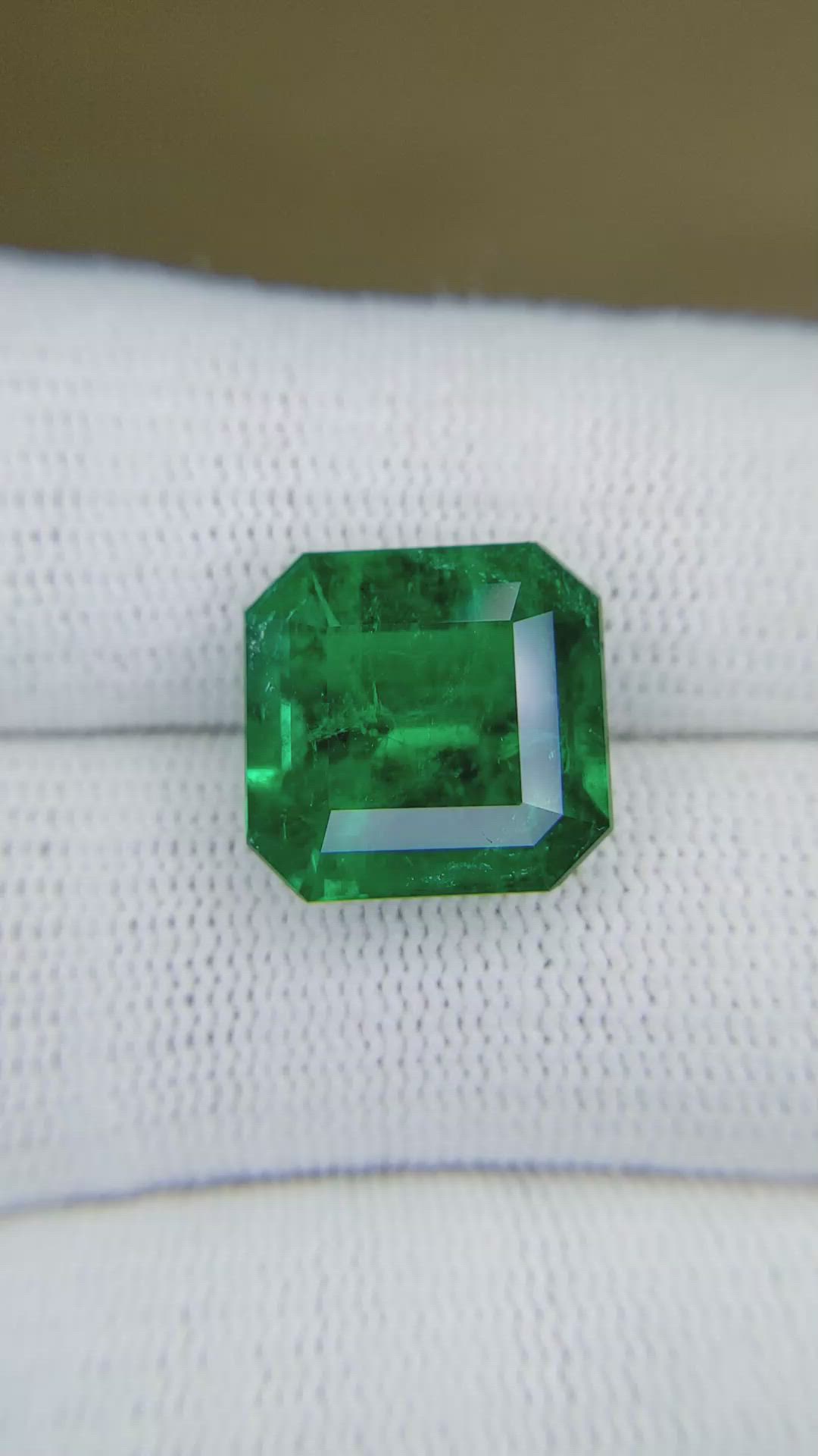 7.97 Ct. Emerald from Colombia - Muzo Size Video