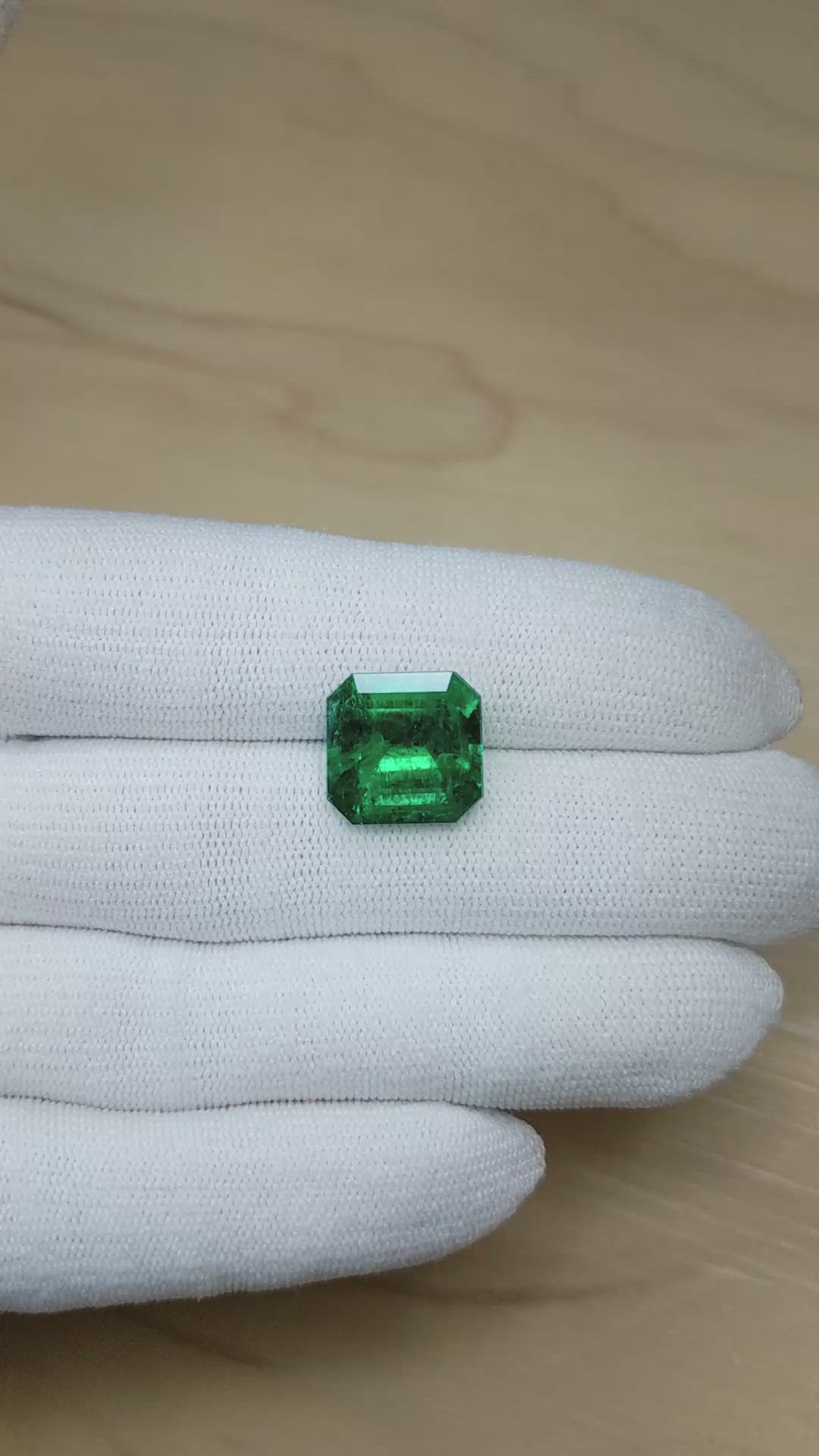 7.97 Ct. Emerald from Colombia - Muzo Size Video