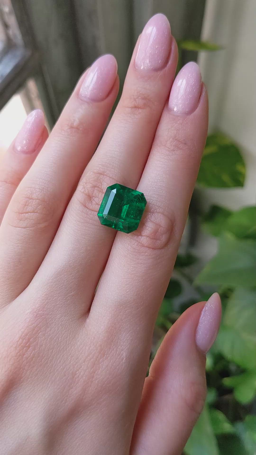 7.97 Ct. Emerald from Colombia - Muzo Size Video