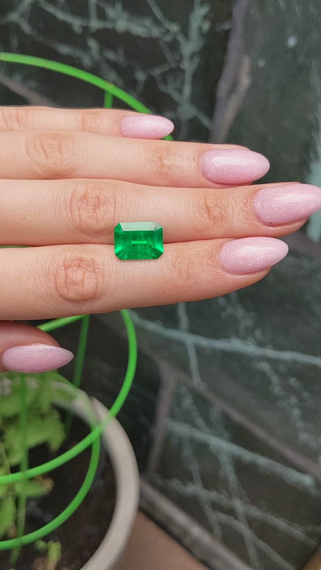 4.81 Ct. Emerald from Colombia - Muzo Size Video