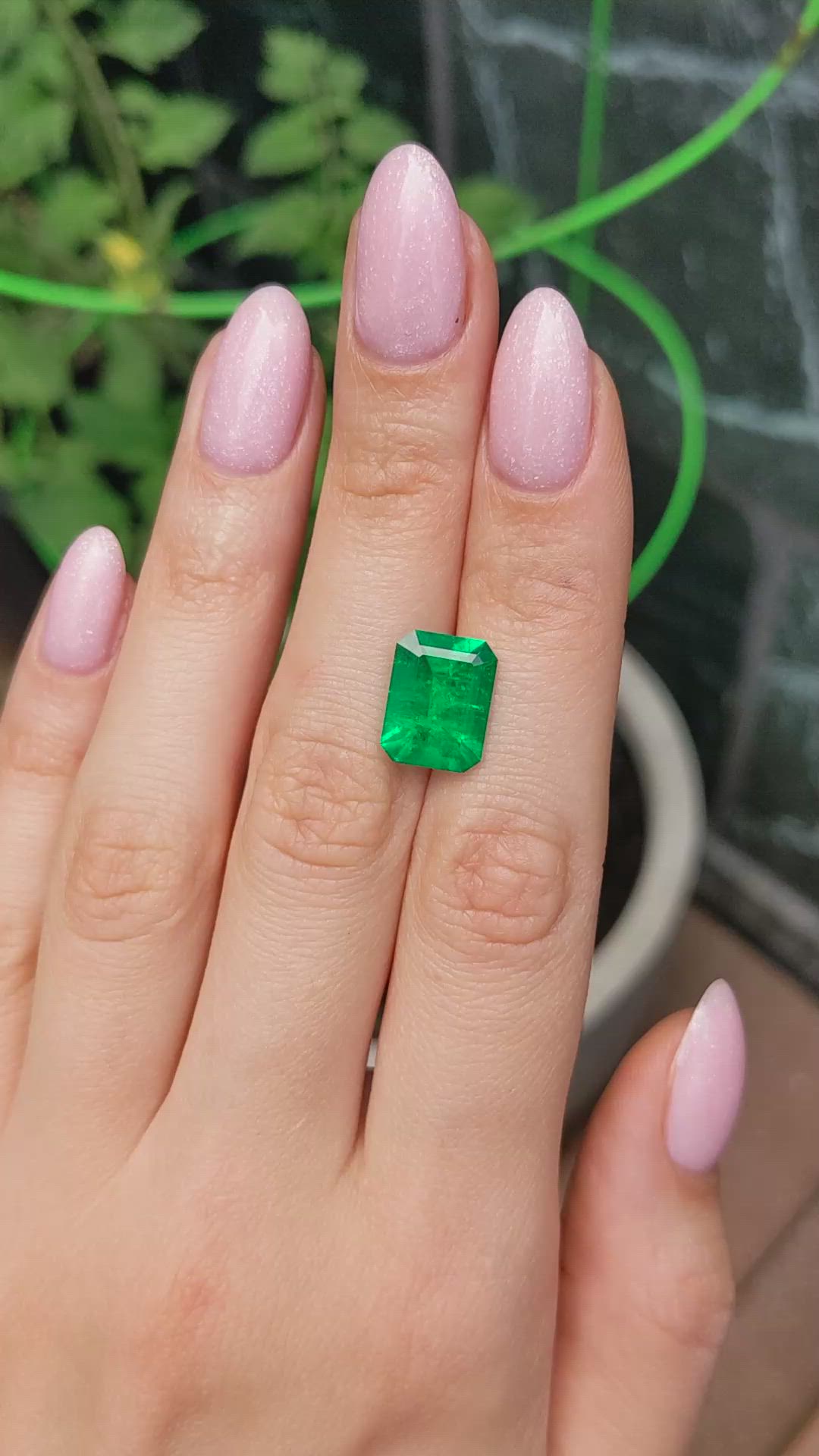 4.81 Ct. Emerald from Colombia - Muzo Size Video