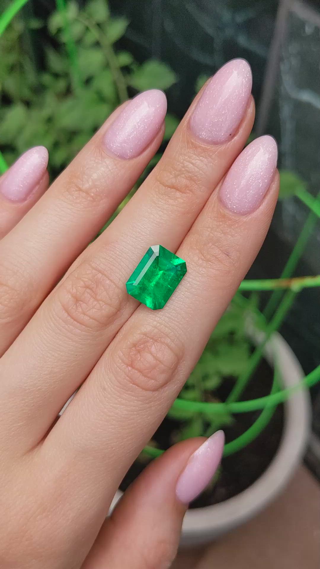 4.81 Ct. Emerald from Colombia - Muzo Size Video