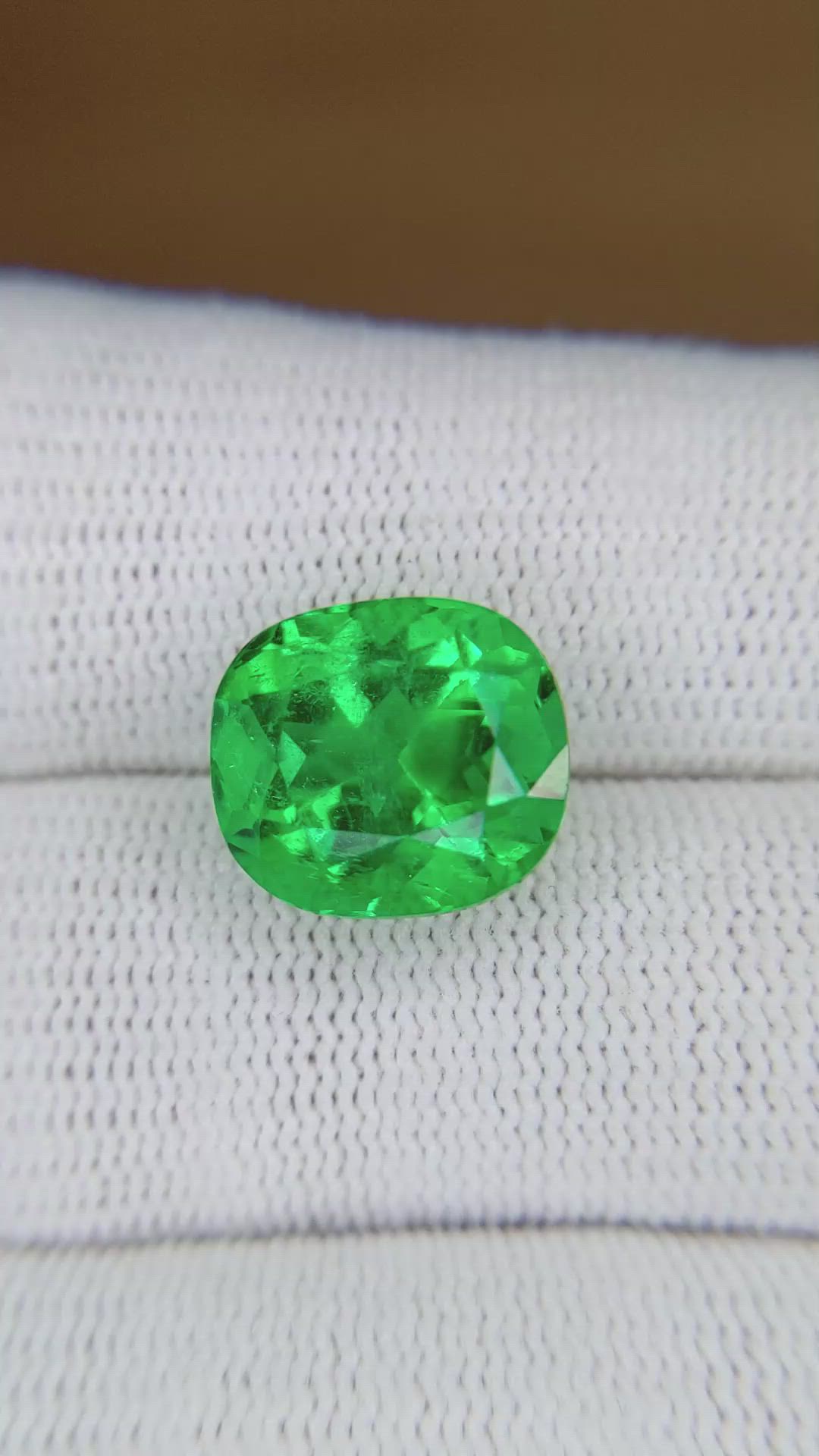 7.54 Ct. Emerald from Colombia Size Video