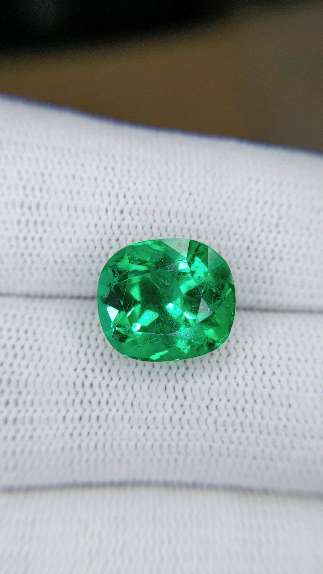 7.35 Ct. Emerald from Colombia Size Video