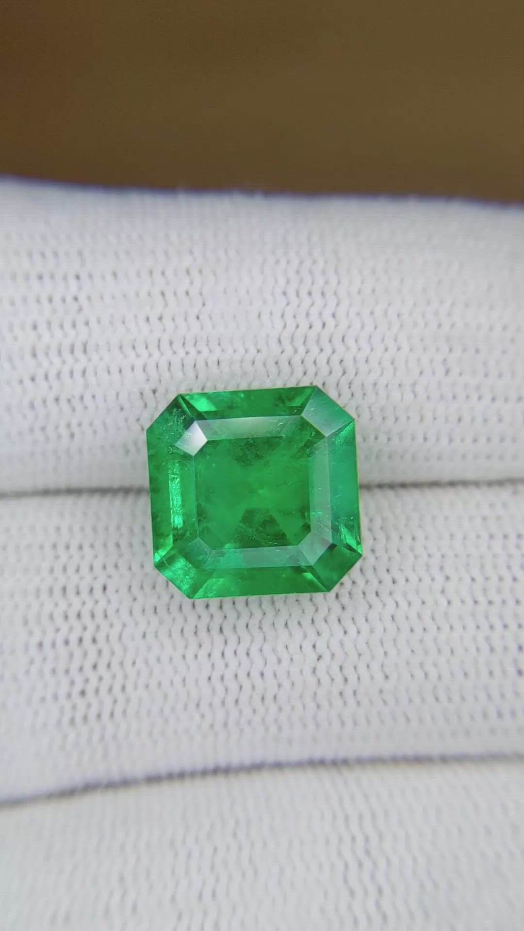 5.67 Ct. Emerald from Colombia Size Video