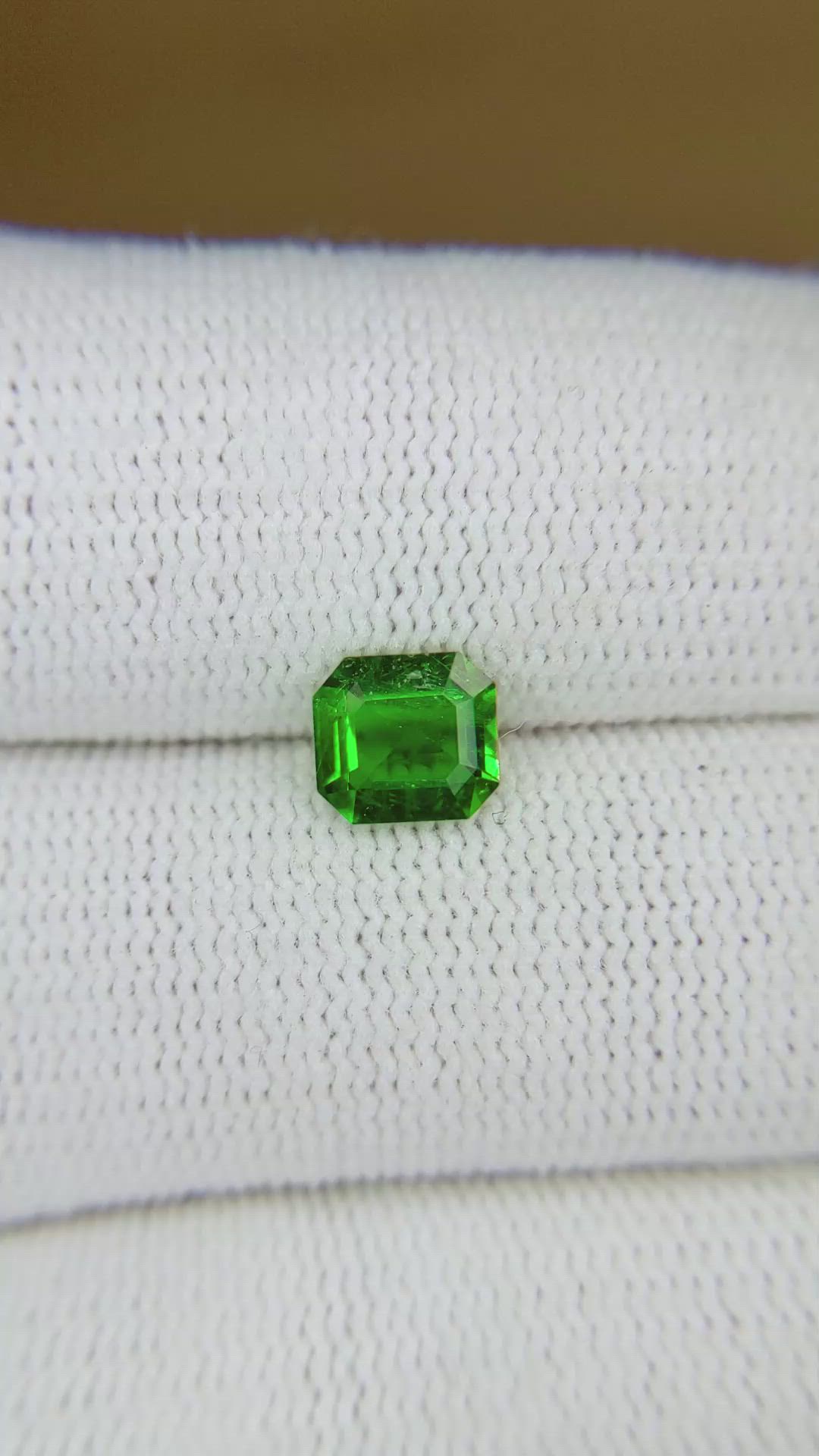 0.80 Ct. Emerald from Colombia Size Video