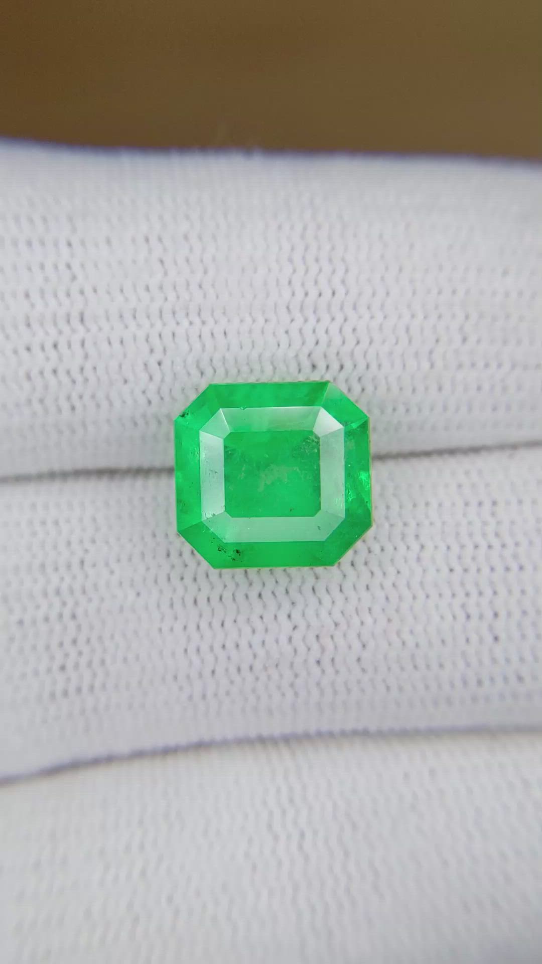 4.80 Ct. Emerald from Colombia Size Video