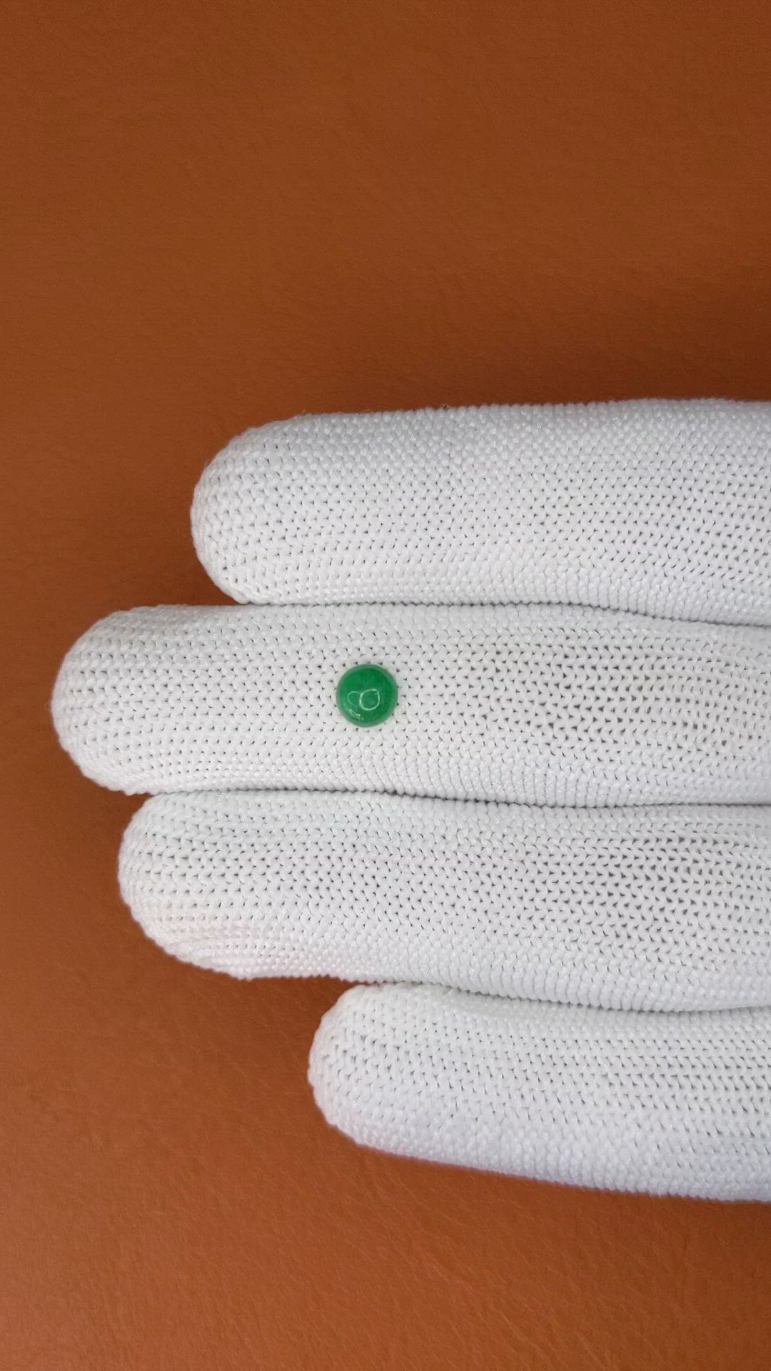 0.45 Ct. Cabochon Emerald from Colombia - Muzo Size Video