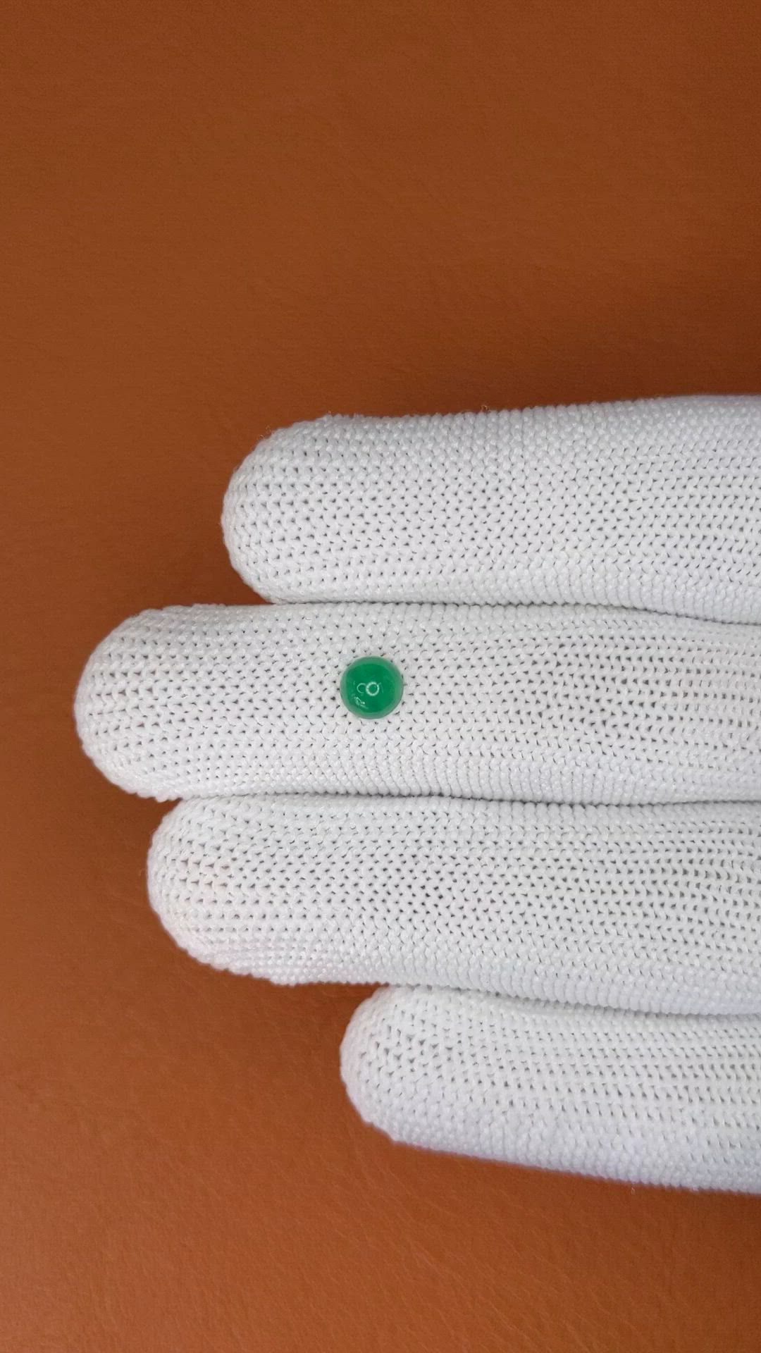 0.40 Ct. Cabochon Emerald from Colombia - Muzo Size Video