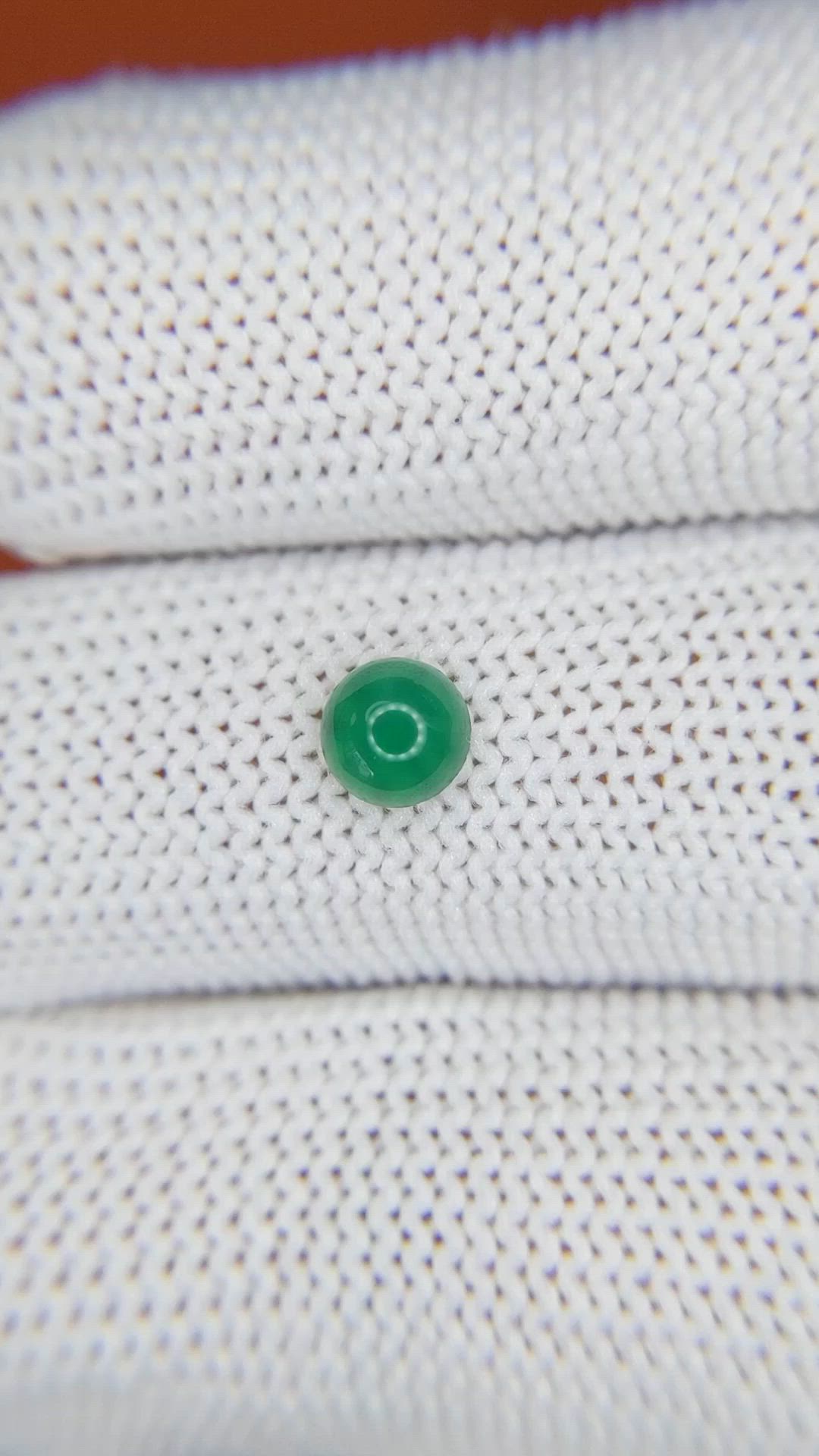 0.40 Ct. Cabochon Emerald from Colombia - Muzo Size Video