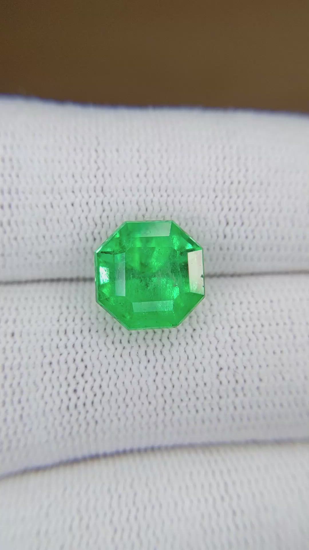 4.90 Ct. Emerald from Colombia Size Video