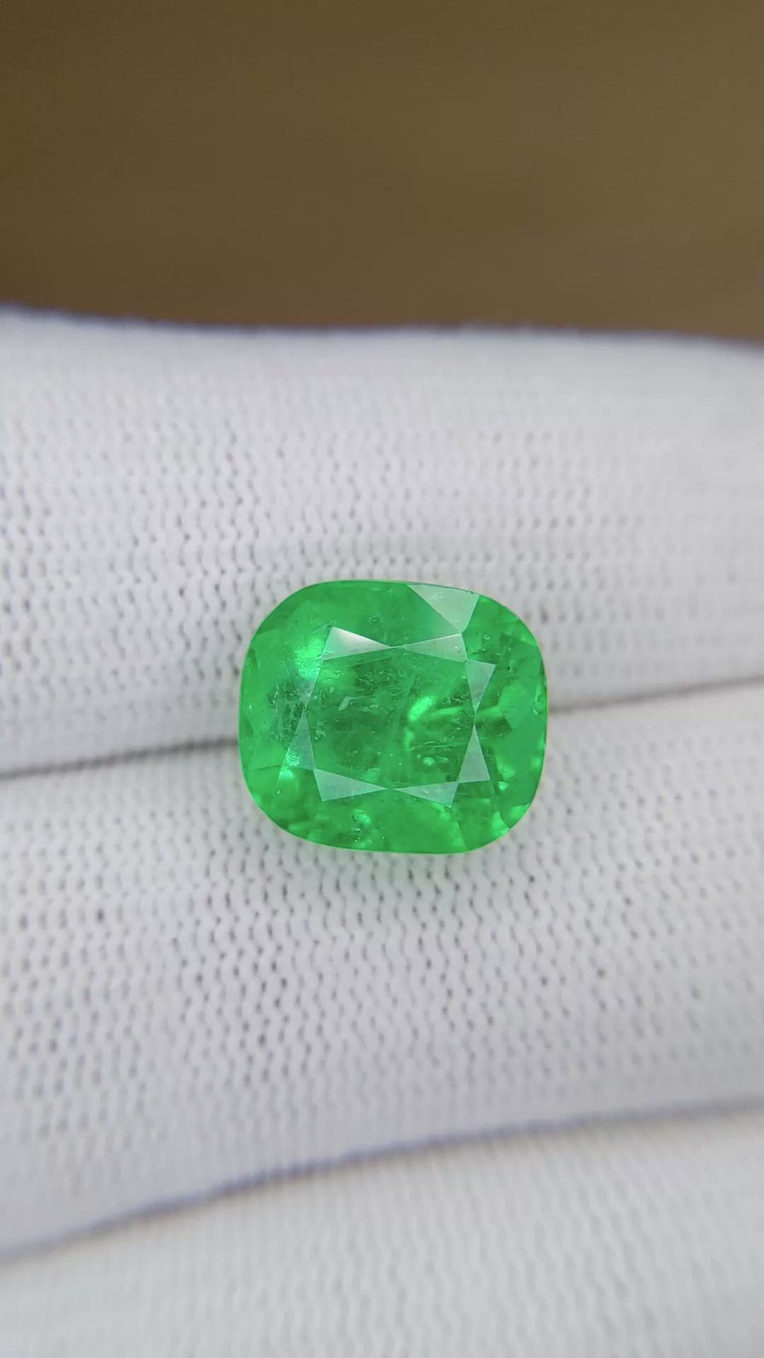 6.39 Ct. Emerald from Colombia Size Video