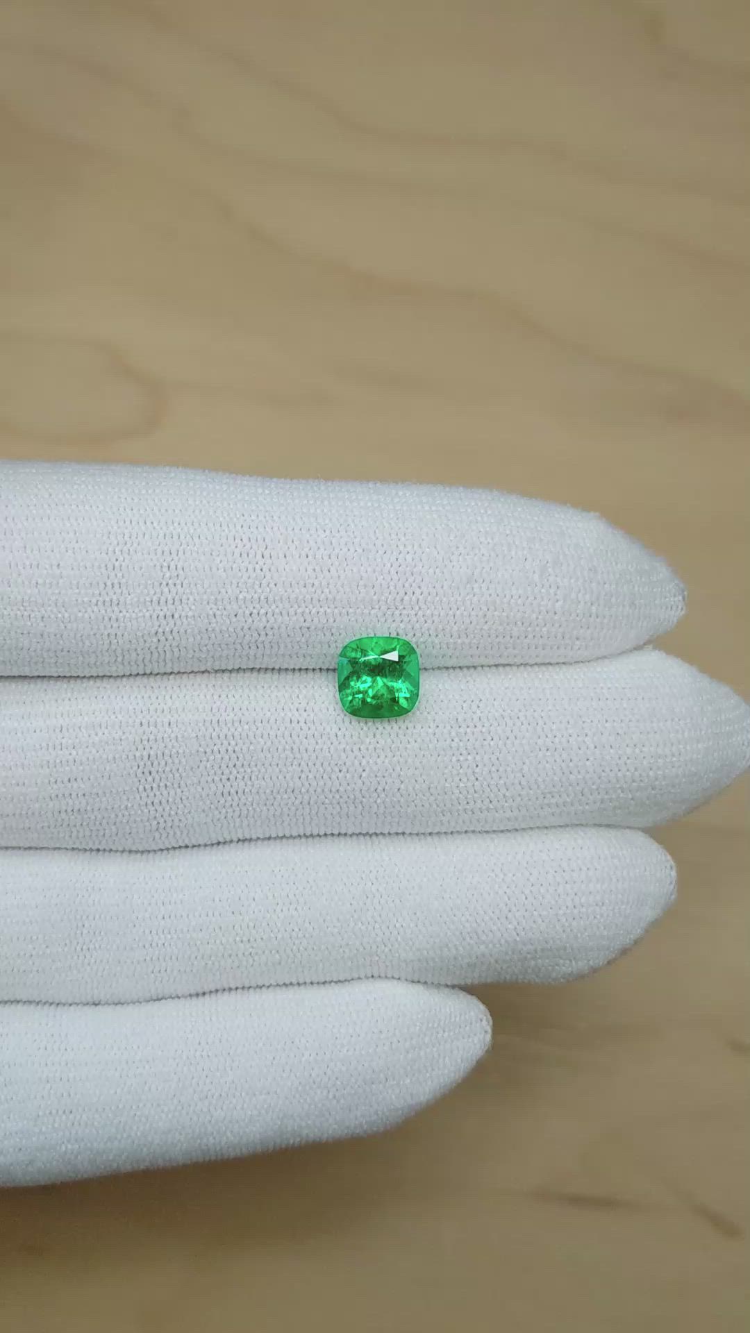 1.72 Ct. Emerald from Colombia - Muzo Size Video