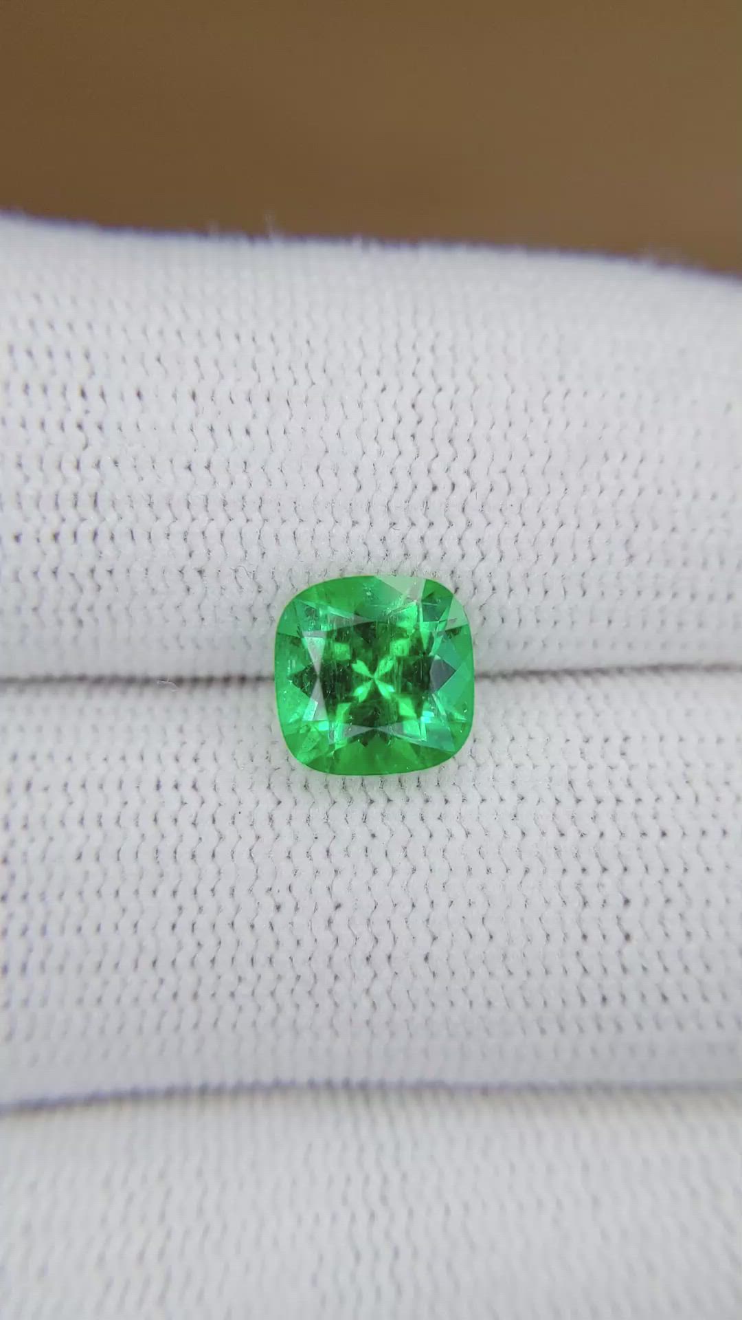 1.72 Ct. Emerald from Colombia - Muzo Size Video