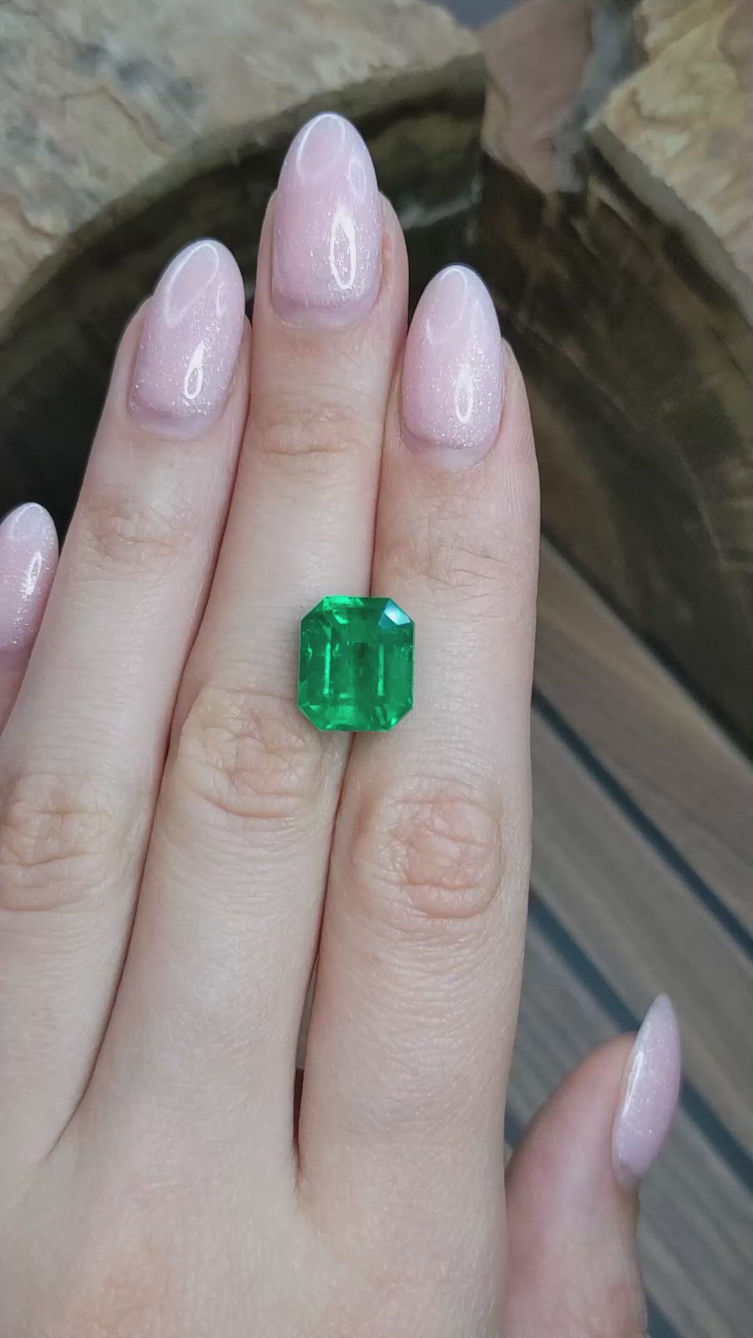 7.91 Ct. Emerald from Colombia - Muzo Size Video