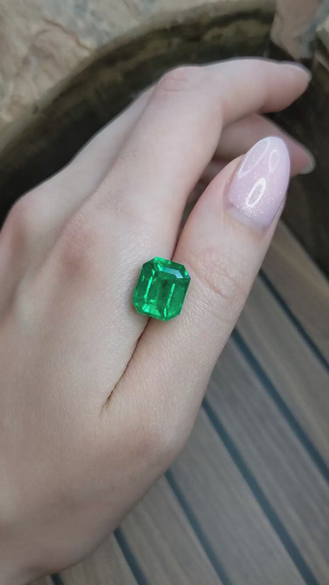 7.91 Ct. Emerald from Colombia - Muzo Size Video
