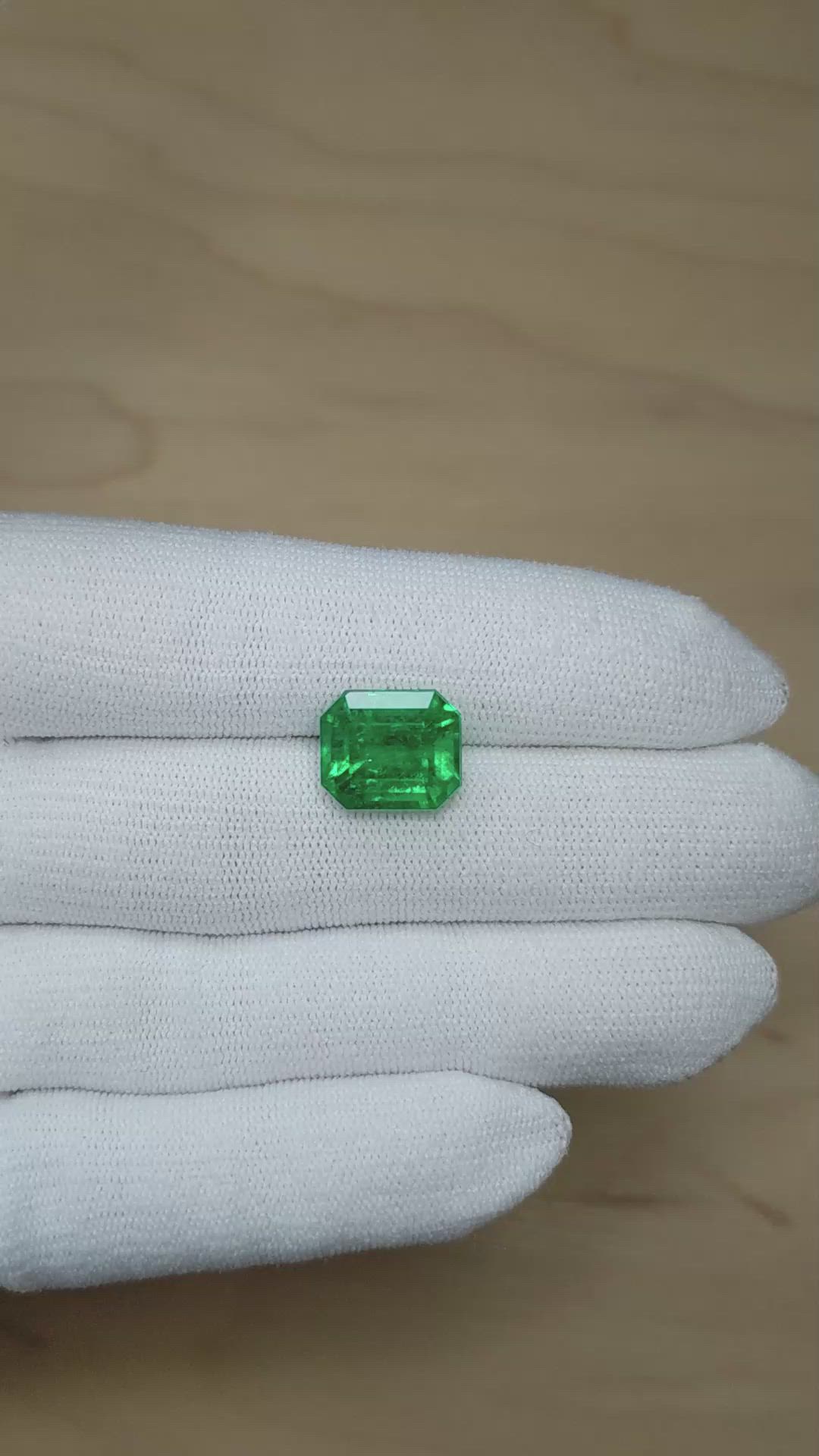 7.91 Ct. Emerald from Colombia - Muzo Size Video