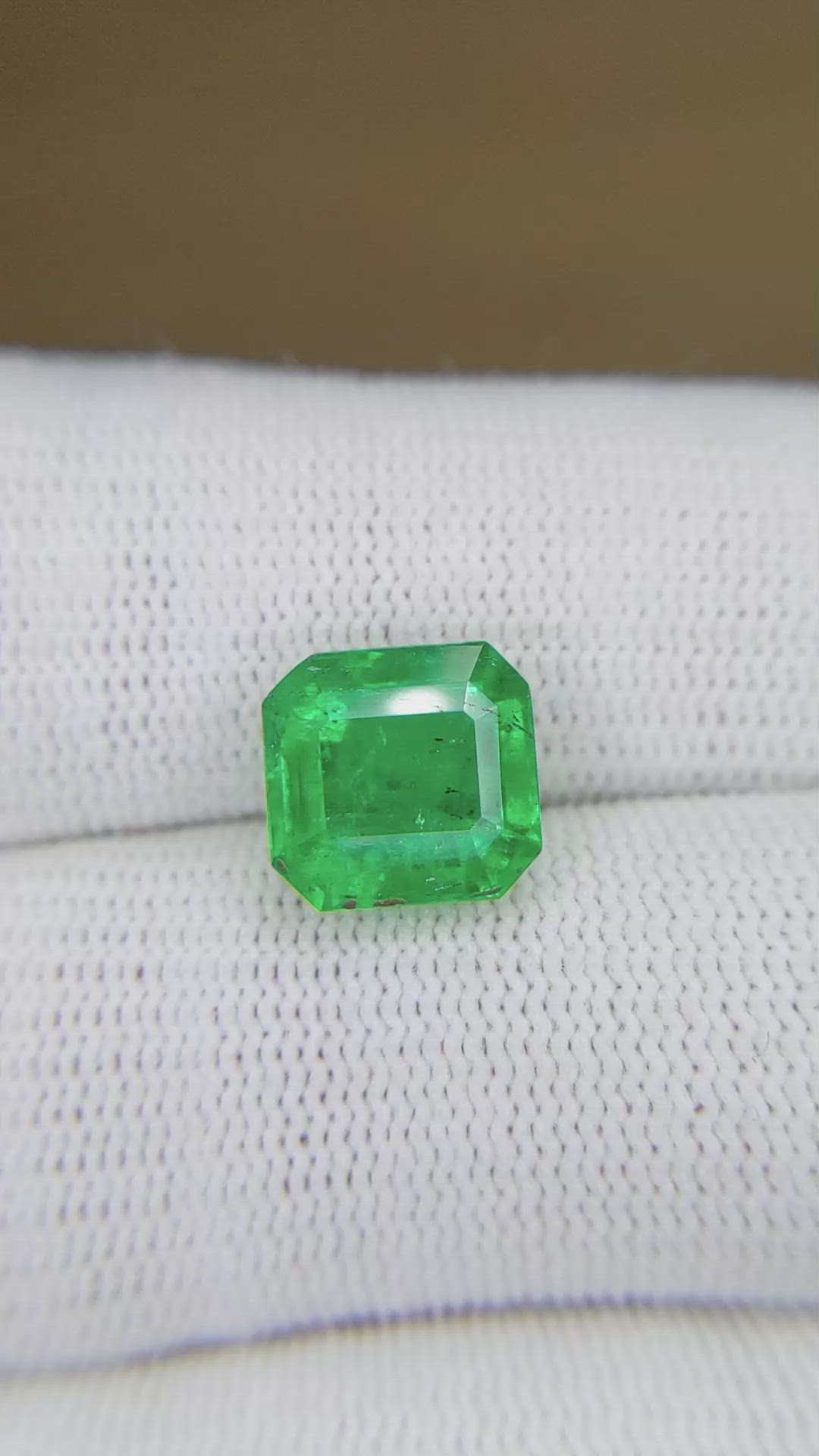 4.11 Ct. Emerald from Colombia Size Video