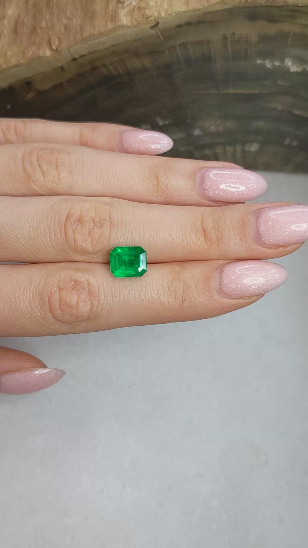 2.87 Ct. Emerald from Colombia - Muzo Size Video