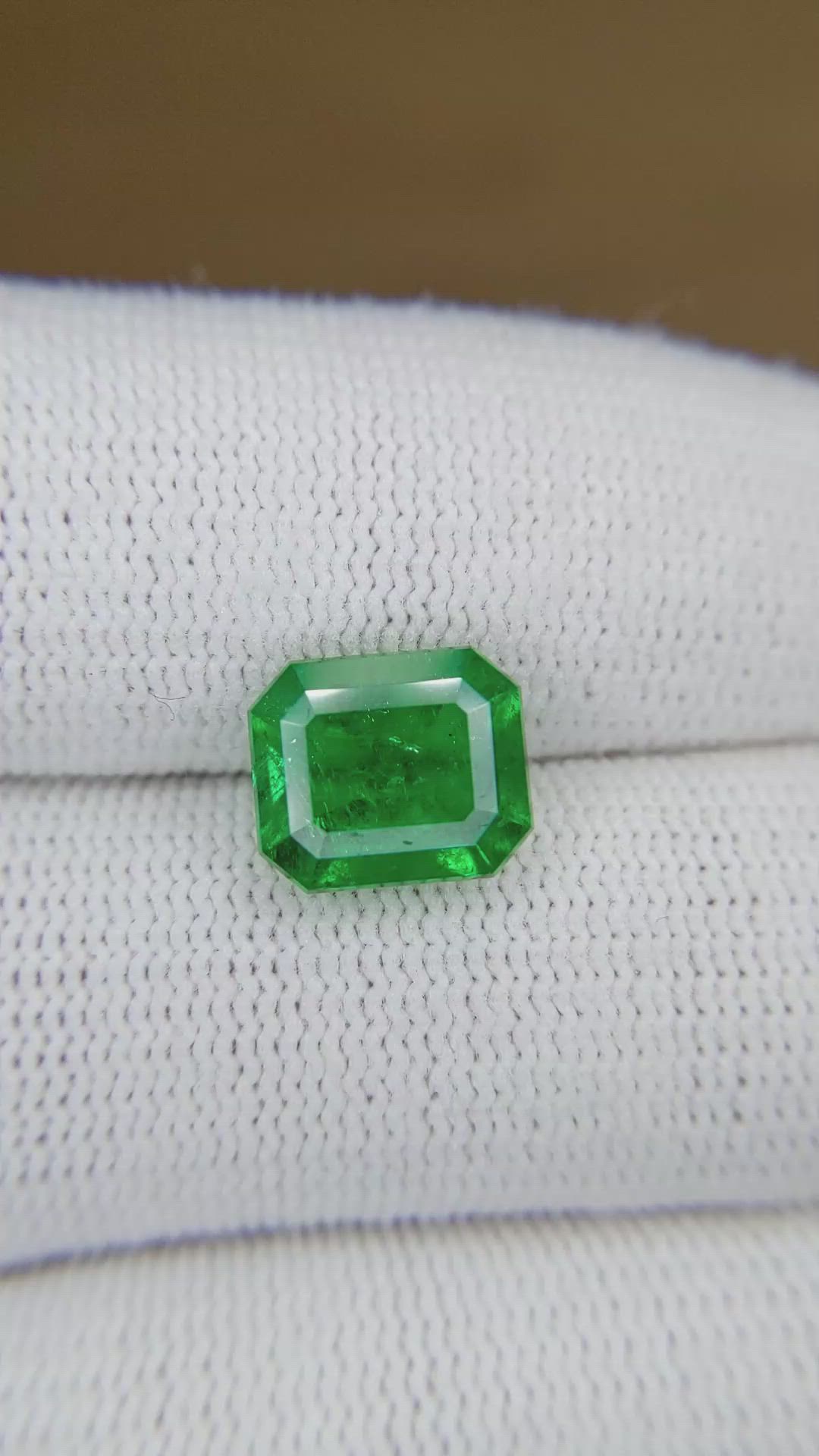 2.87 Ct. Emerald from Colombia - Muzo Size Video