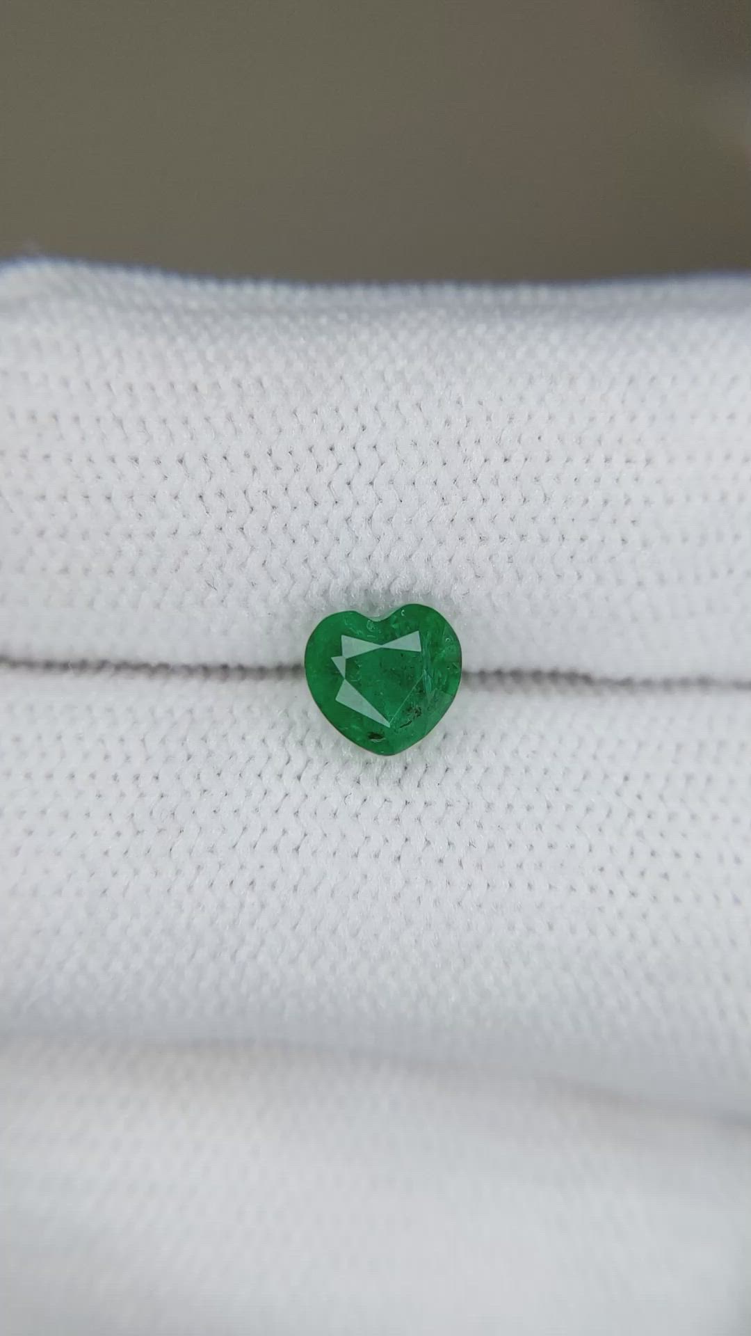 0.91 Ct. Emerald from Zambia Size Video