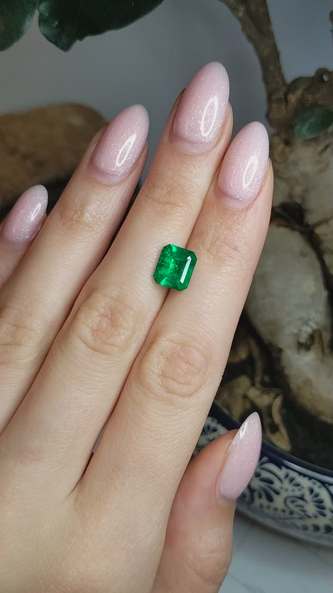 2.36 Ct. GRN Emerald from Colombia - Muzo Size Video