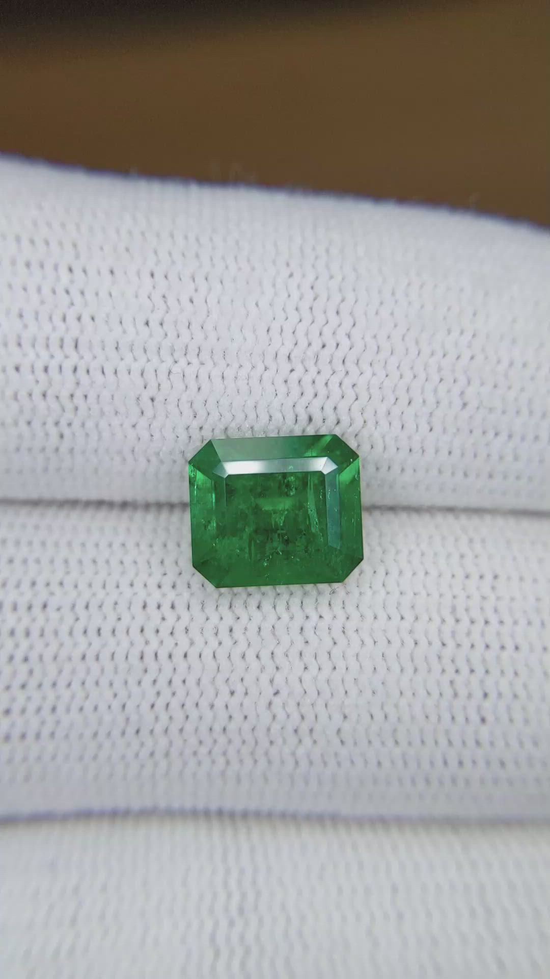 2.36 Ct. GRN Emerald from Colombia - Muzo Size Video