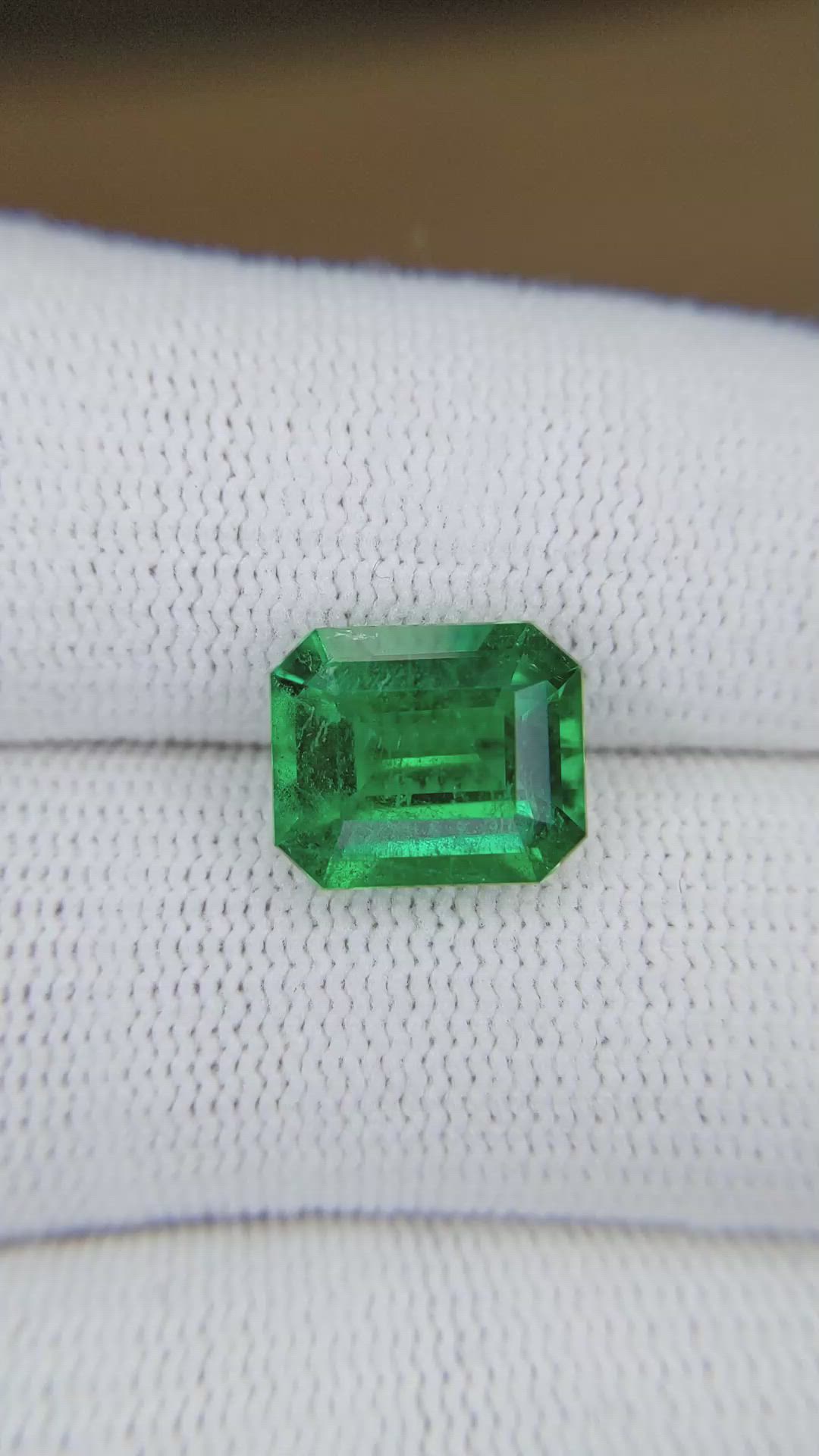3.78 Ct. Emerald from Colombia - Muzo Size Video