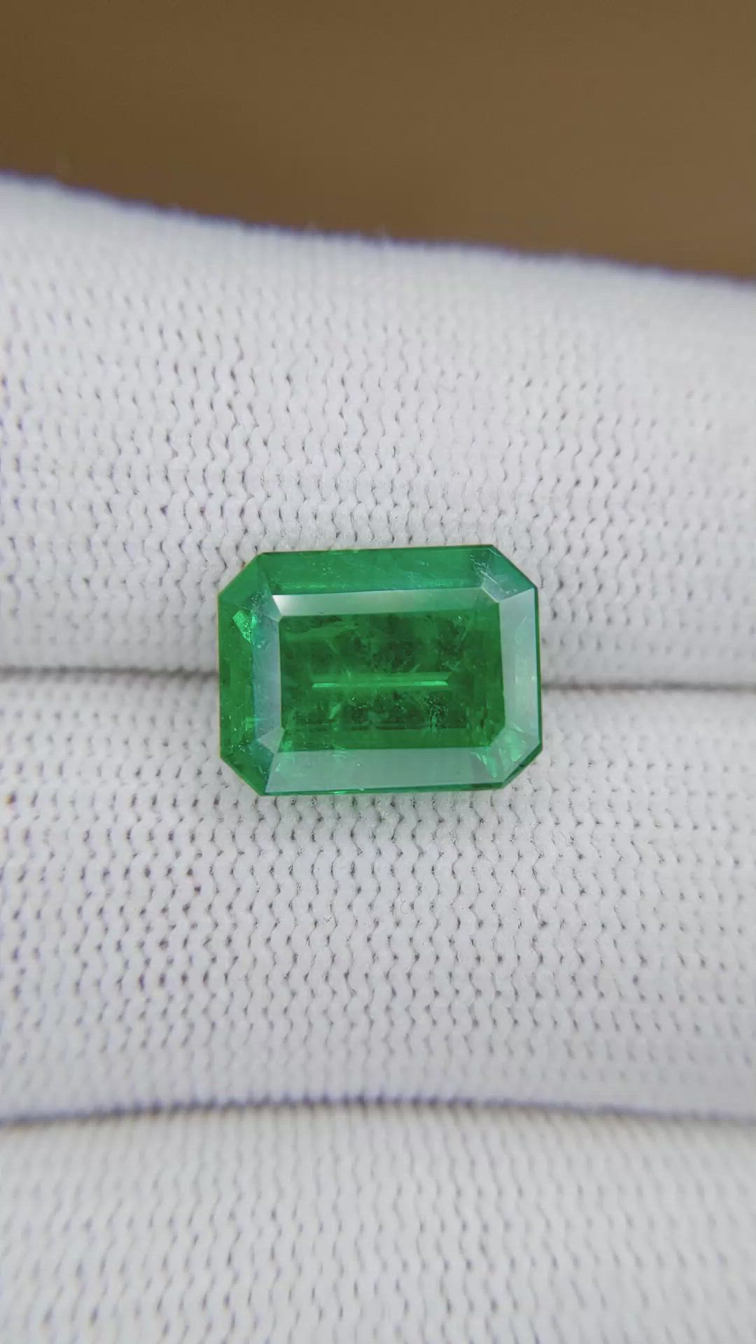 5.04 Ct. Emerald from Colombia Size Video