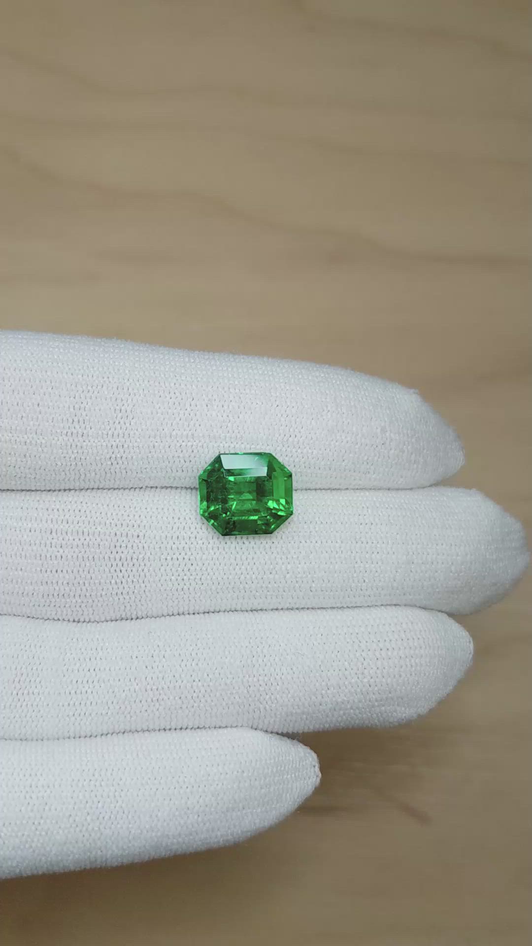 5.71 Ct. Emerald from Colombia - Muzo Size Video