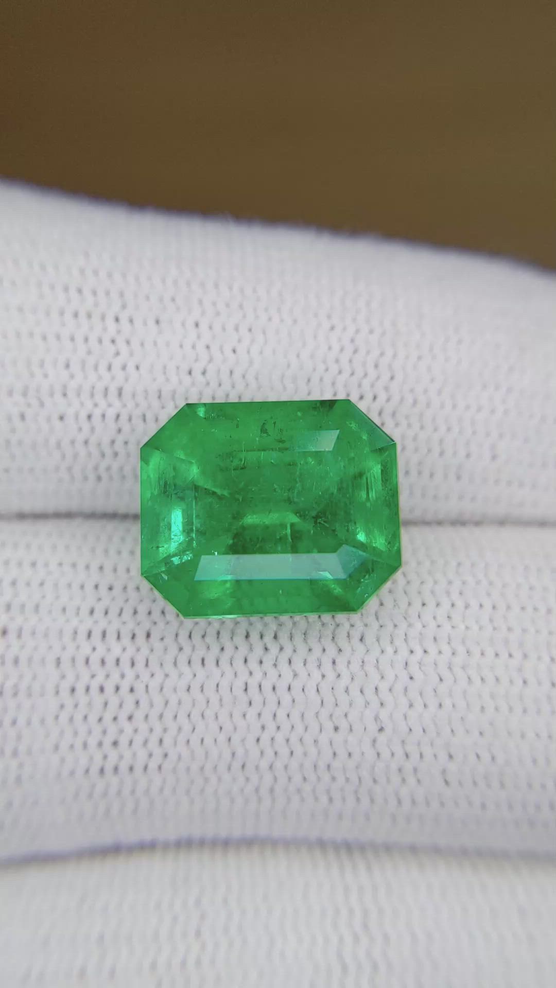 8.29 Ct. Emerald from Colombia Size Video