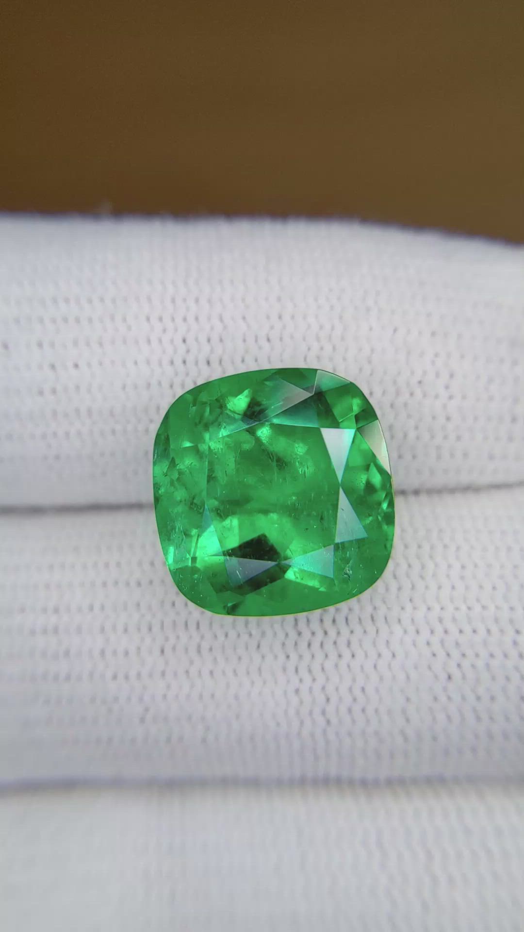 9.37 Ct. Emerald from Colombia Size Video